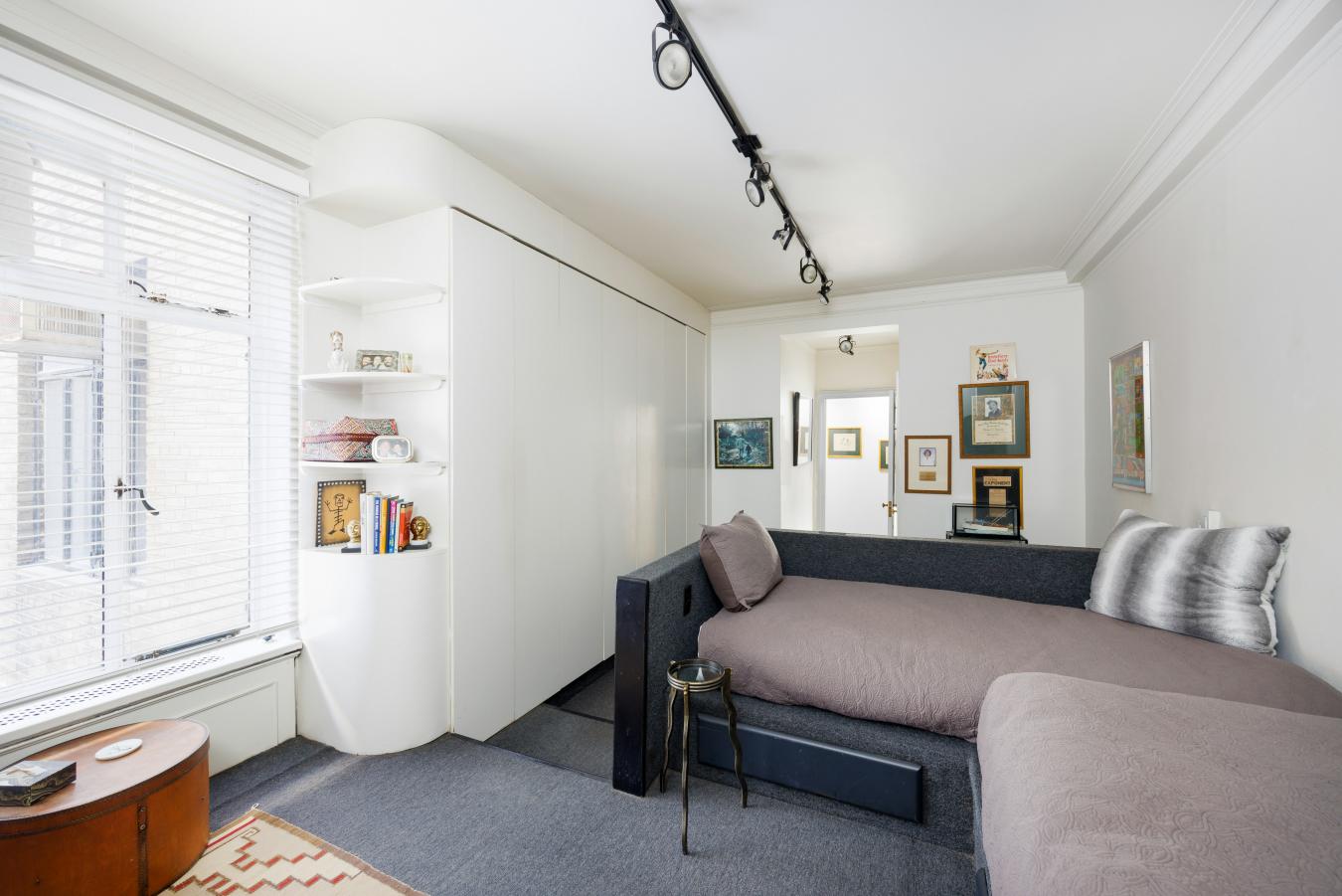 New York, New York, 10024, United States, 4 Bedrooms Bedrooms, ,3 BathroomsBathrooms,Residential,For Sale,2049650