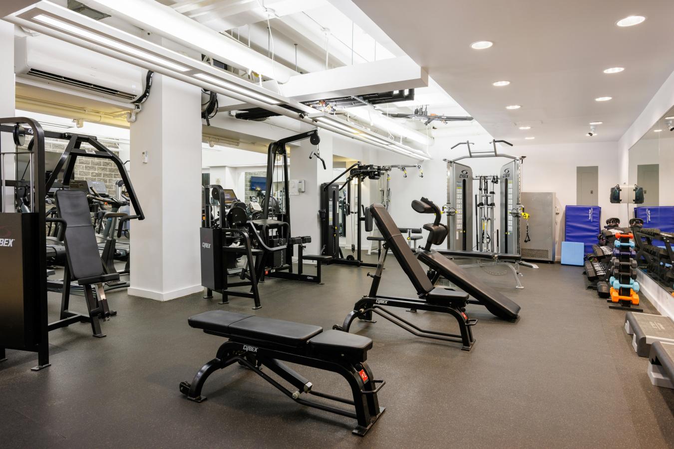 New York, New York, 10024, United States, 4 Bedrooms Bedrooms, ,3 BathroomsBathrooms,Residential,For Sale,2049650