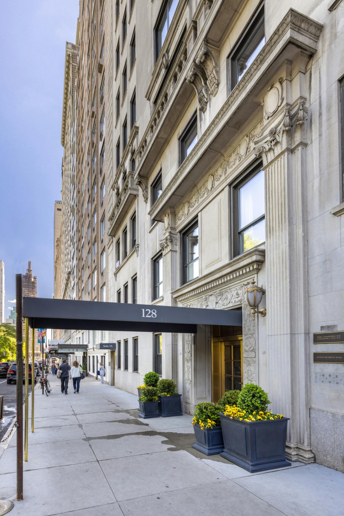 New York, New York, 10019, United States, 2 Bedrooms Bedrooms, ,2 BathroomsBathrooms,Residential,For Sale,2049649