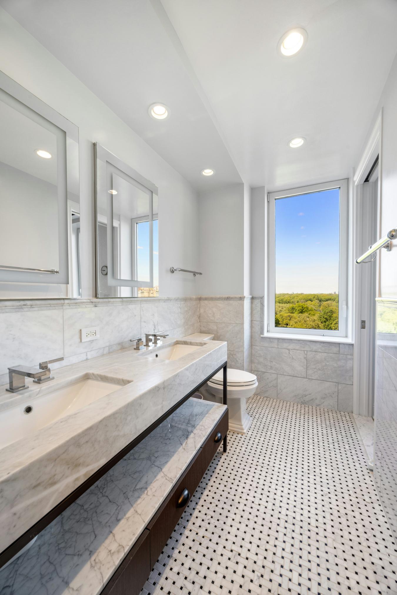 New York, New York, 10019, United States, 2 Bedrooms Bedrooms, ,2 BathroomsBathrooms,Residential,For Sale,2049649
