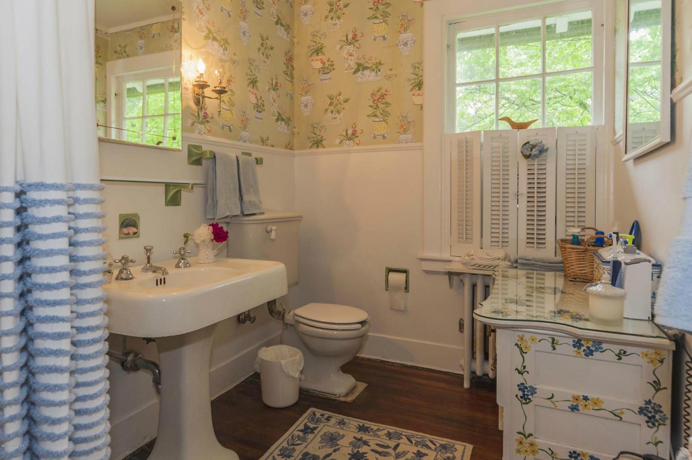 Greenwich, Connecticut, 06830, United States, 7 Bedrooms Bedrooms, ,4 BathroomsBathrooms,Residential,For Sale,2049645