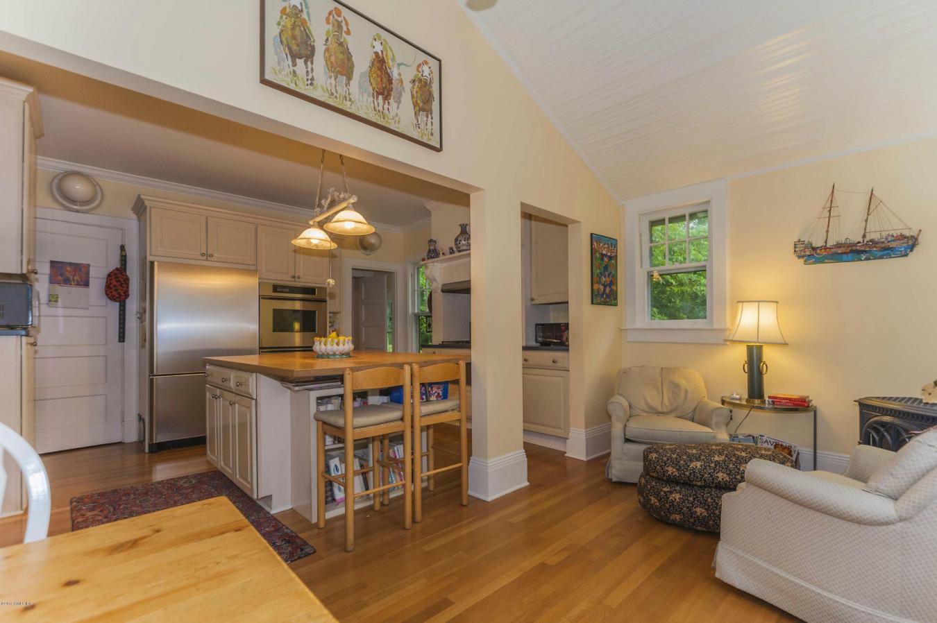 Greenwich, Connecticut, 06830, United States, 7 Bedrooms Bedrooms, ,4 BathroomsBathrooms,Residential,For Sale,2049645