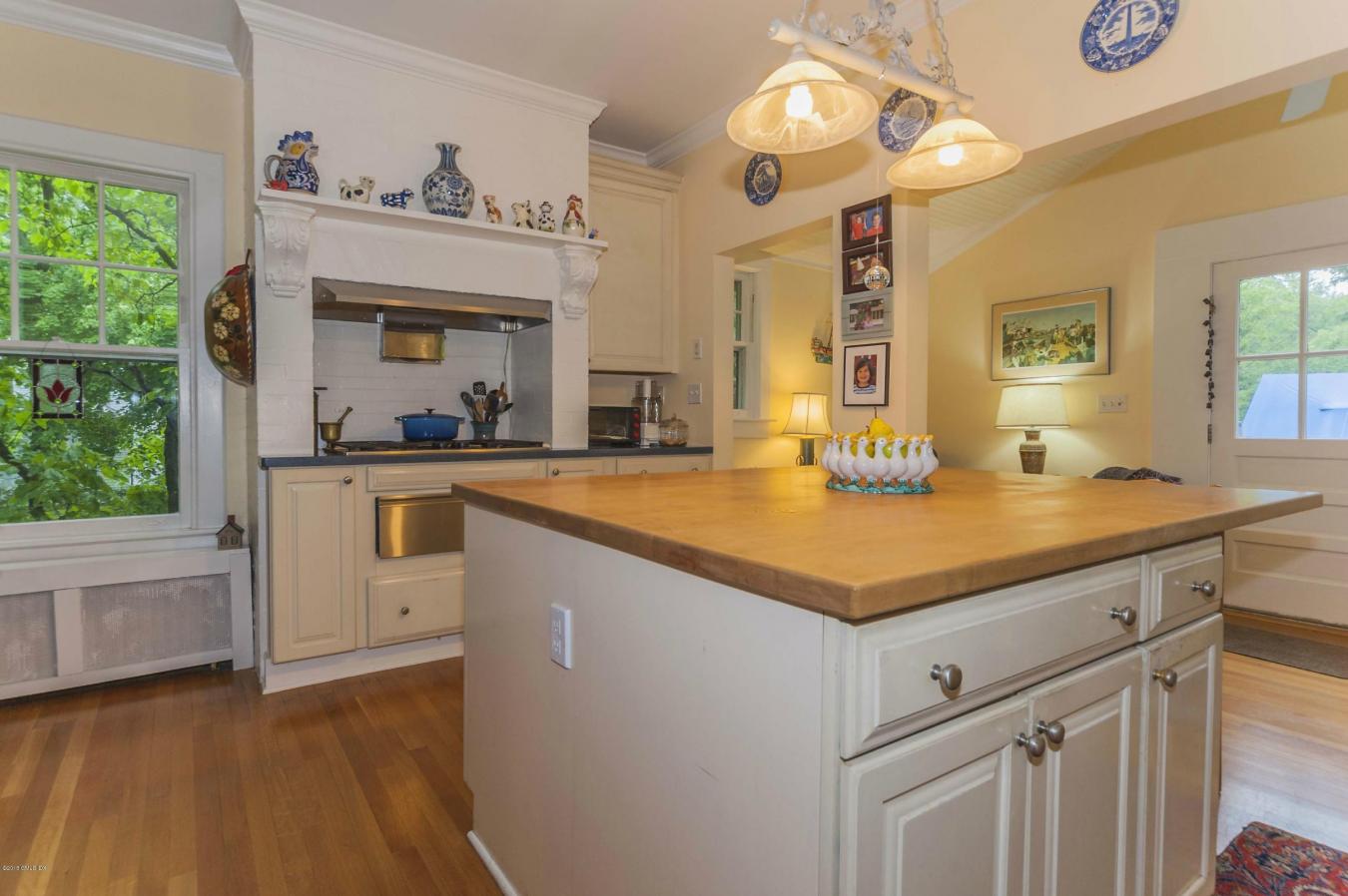 Greenwich, Connecticut, 06830, United States, 7 Bedrooms Bedrooms, ,4 BathroomsBathrooms,Residential,For Sale,2049645