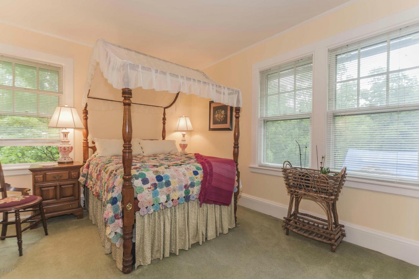Greenwich, Connecticut, 06830, United States, 7 Bedrooms Bedrooms, ,4 BathroomsBathrooms,Residential,For Sale,2049645