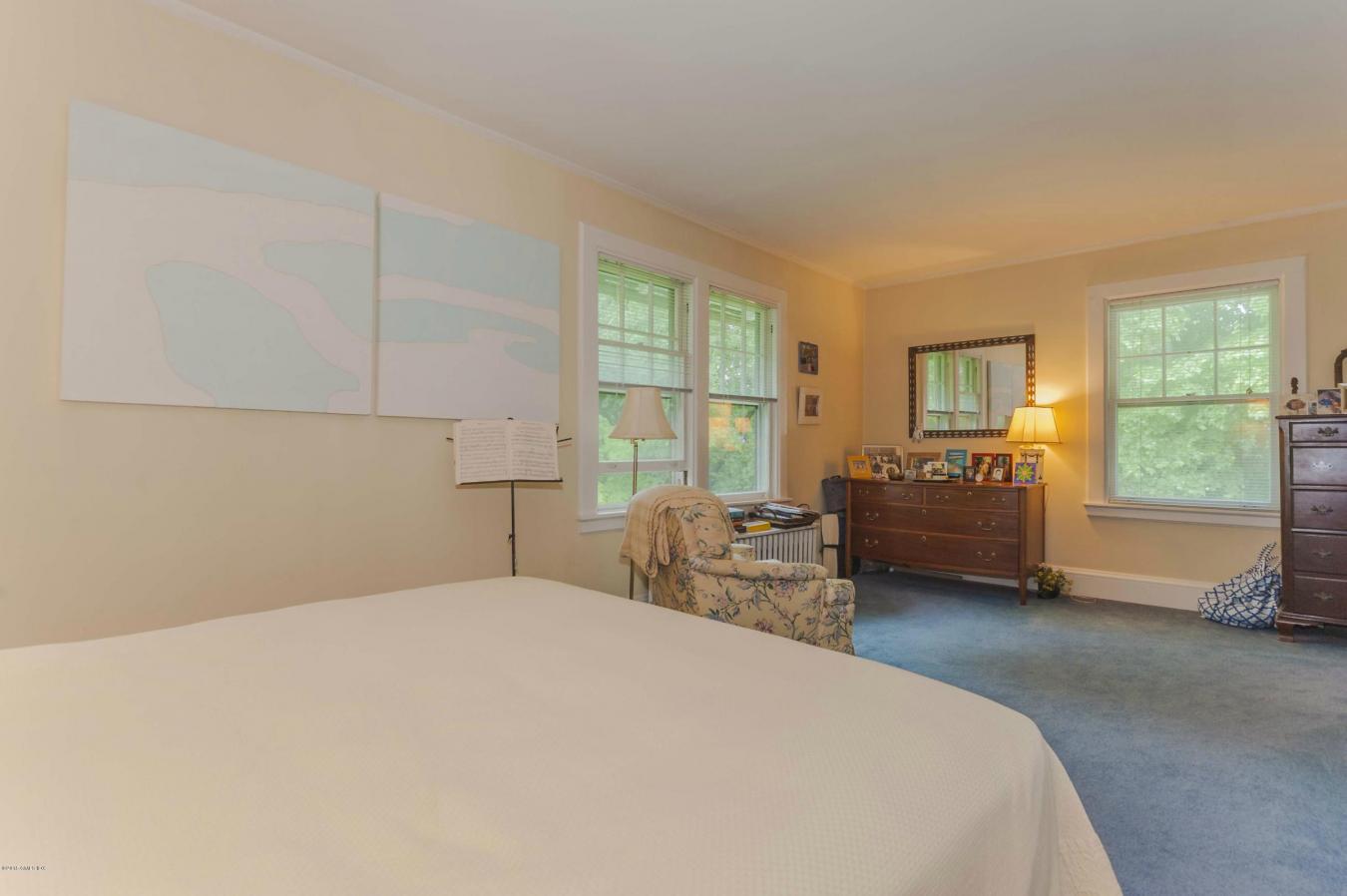 Greenwich, Connecticut, 06830, United States, 7 Bedrooms Bedrooms, ,4 BathroomsBathrooms,Residential,For Sale,2049645