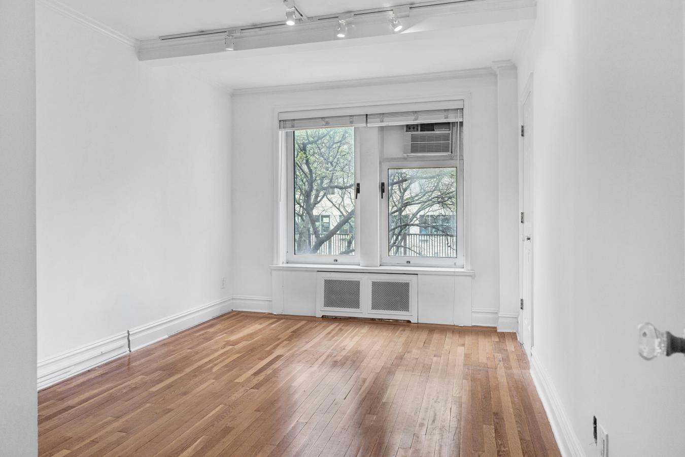New York, New York, 10128, United States, 3 Bedrooms Bedrooms, ,3 BathroomsBathrooms,Residential,For Sale,2049642