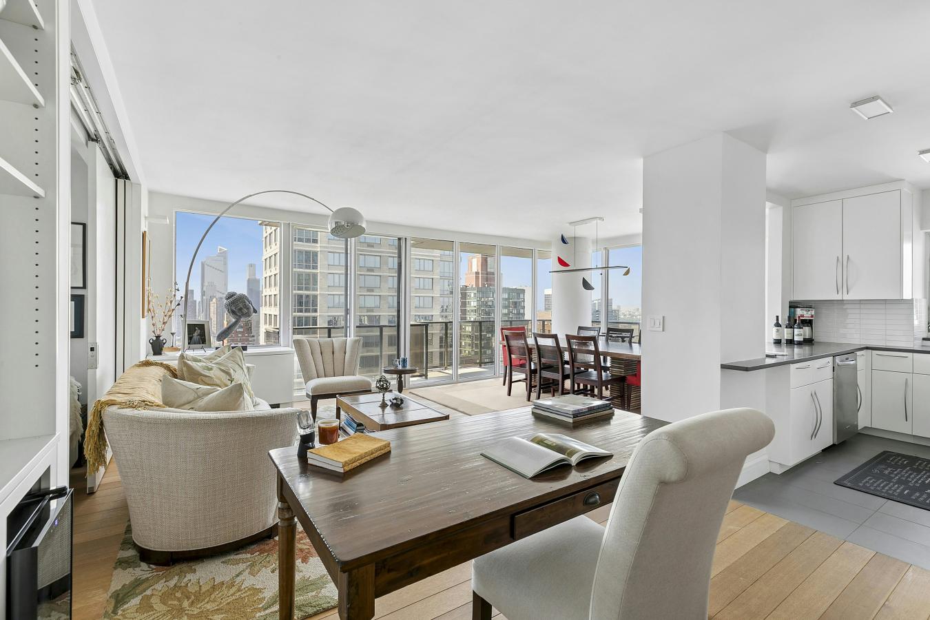 New York, New York, 10023, United States, 3 Bedrooms Bedrooms, ,3 BathroomsBathrooms,Residential,For Sale,2049641