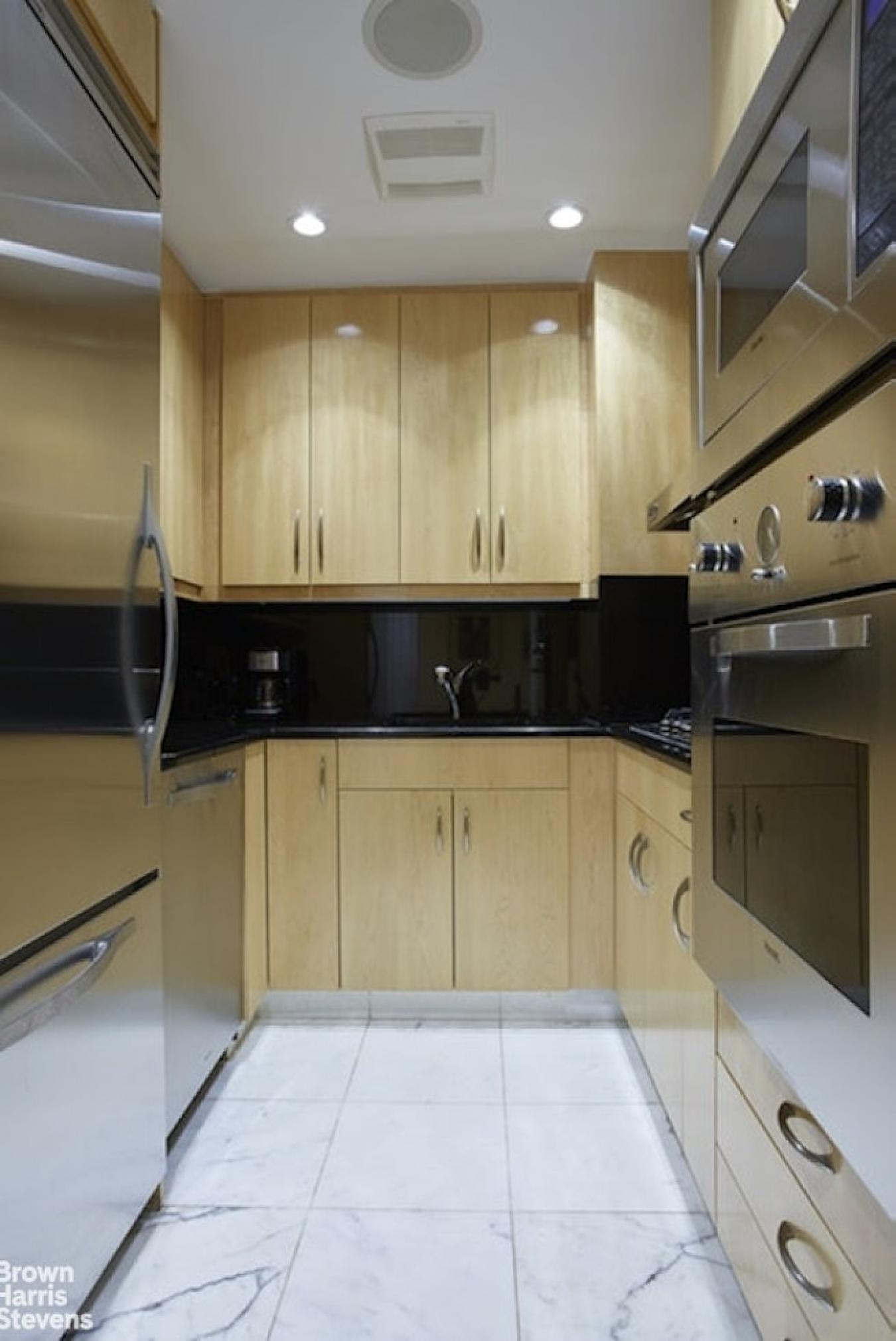 New York, New York, 10022, United States, 1 Bedroom Bedrooms, ,1 BathroomBathrooms,Residential,For Sale,2049640