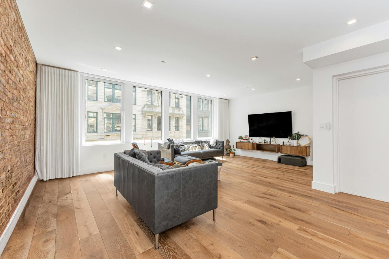 Flatiron, New York, 10003, United States, 2 Bedrooms Bedrooms, ,2 BathroomsBathrooms,Residential,For Sale,2049639