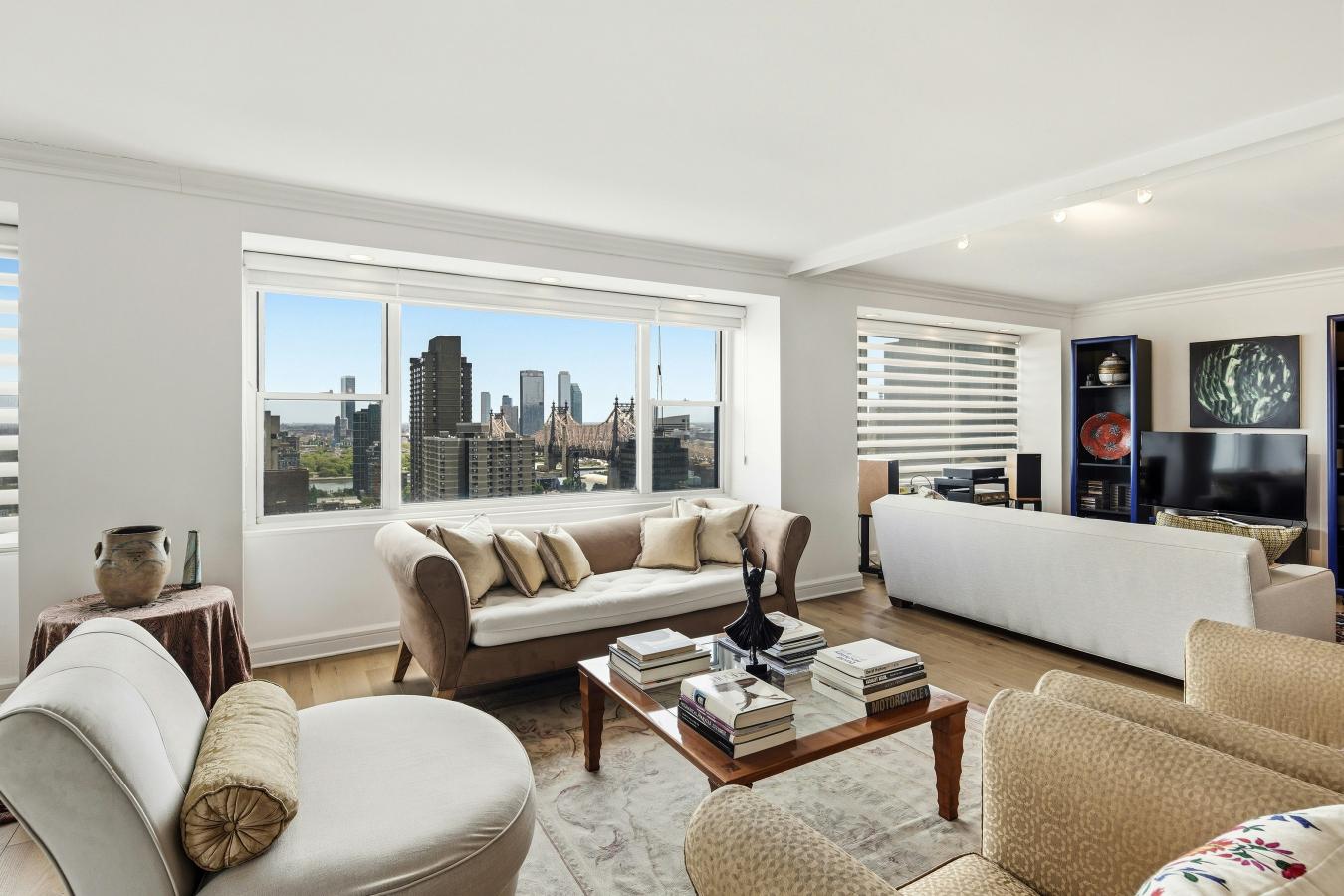 New York, New York, 10065, United States, 3 Bedrooms Bedrooms, ,3 BathroomsBathrooms,Residential,For Sale,2049638