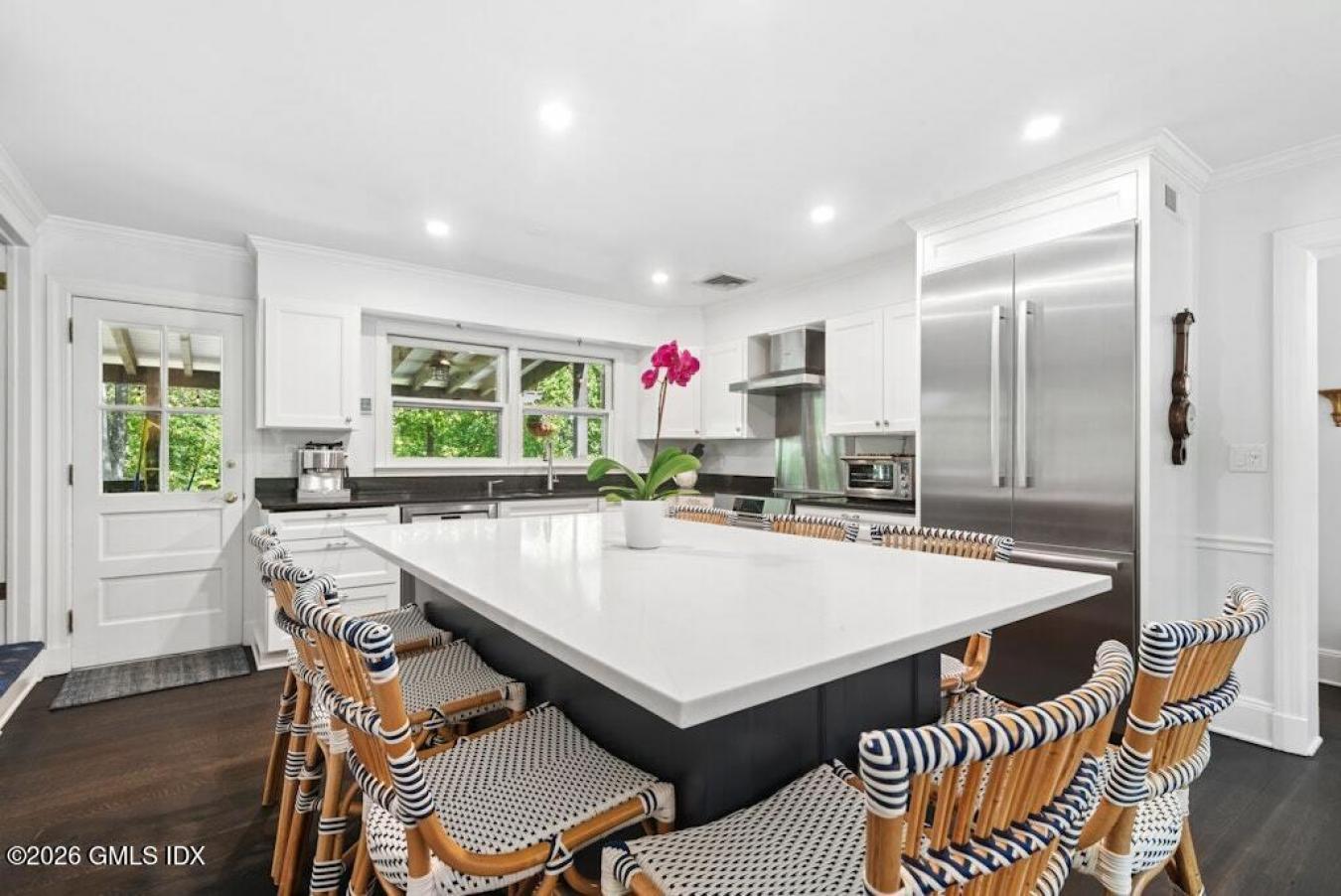 Greenwich, Connecticut, 06831, United States, 4 Bedrooms Bedrooms, ,3 BathroomsBathrooms,Residential,For Sale,2049637