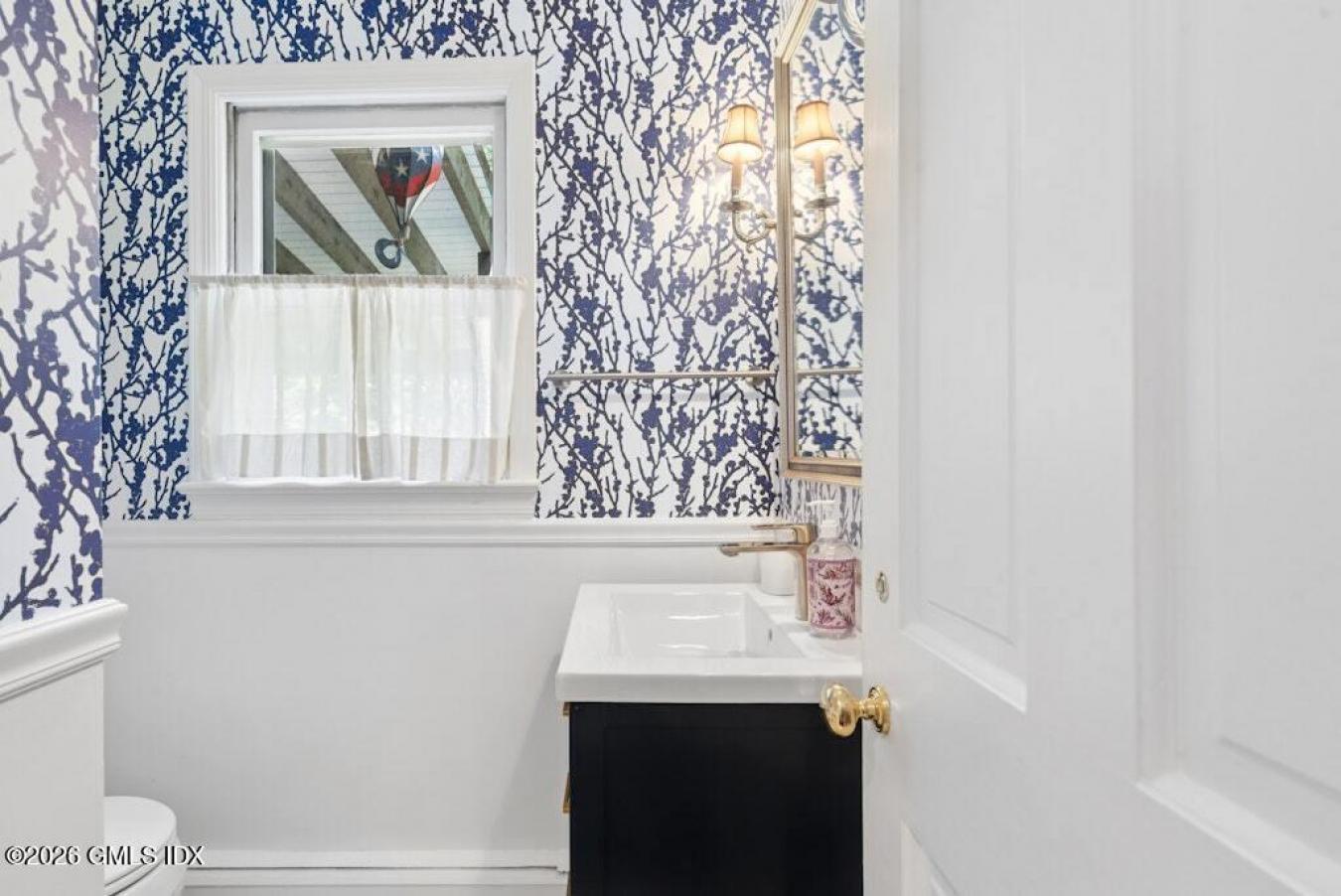 Greenwich, Connecticut, 06831, United States, 4 Bedrooms Bedrooms, ,3 BathroomsBathrooms,Residential,For Sale,2049637