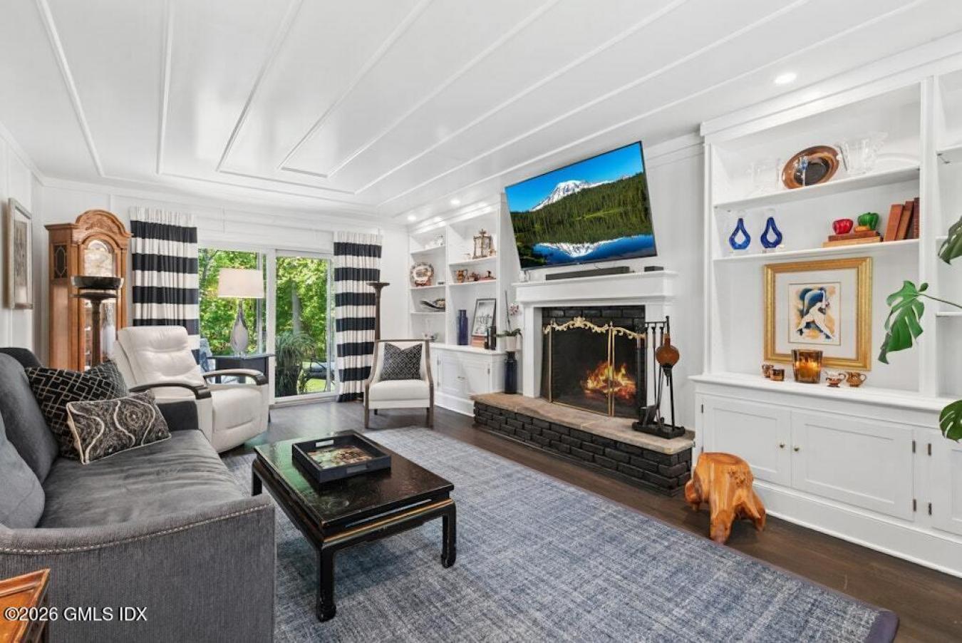 Greenwich, Connecticut, 06831, United States, 4 Bedrooms Bedrooms, ,3 BathroomsBathrooms,Residential,For Sale,2049637