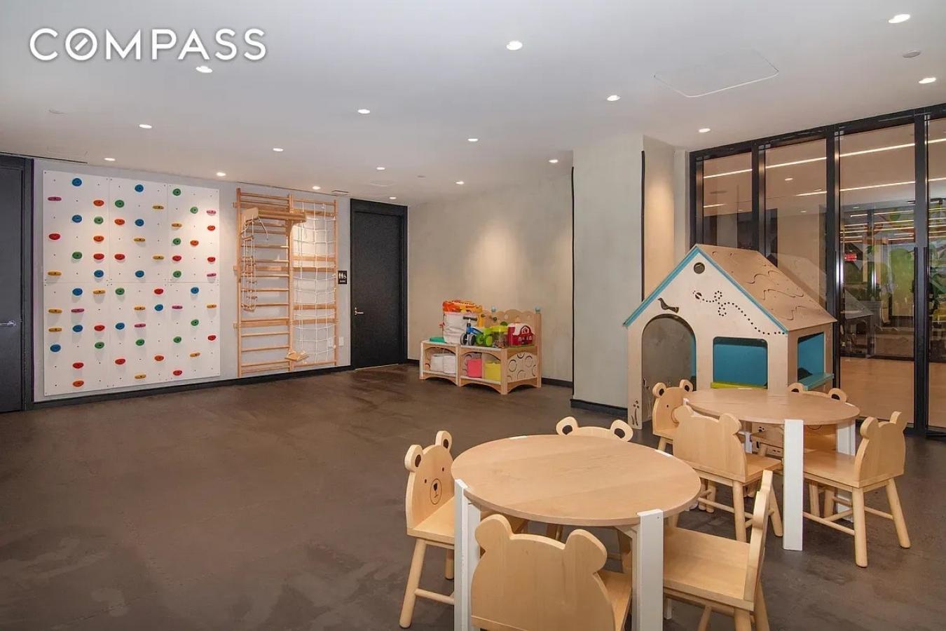 Soho, New York, 10014, United States, 2 Bedrooms Bedrooms, ,2 BathroomsBathrooms,Residential,For Sale,2049633