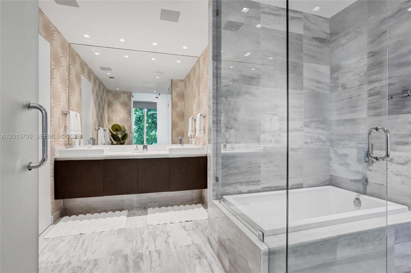 Miami Beach, Florida, 33139, United States, 2 Bedrooms Bedrooms, ,2 BathroomsBathrooms,Residential,For Sale,2049632
