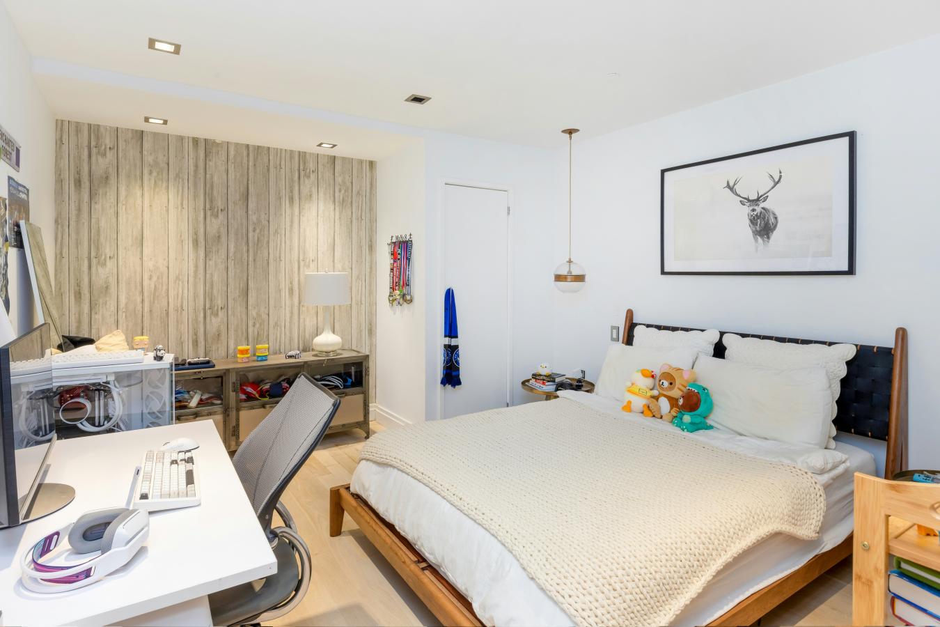 Central Harlem, New York, 10026, United States, 1 Bedroom Bedrooms, ,2 BathroomsBathrooms,Residential,For Sale,2049631