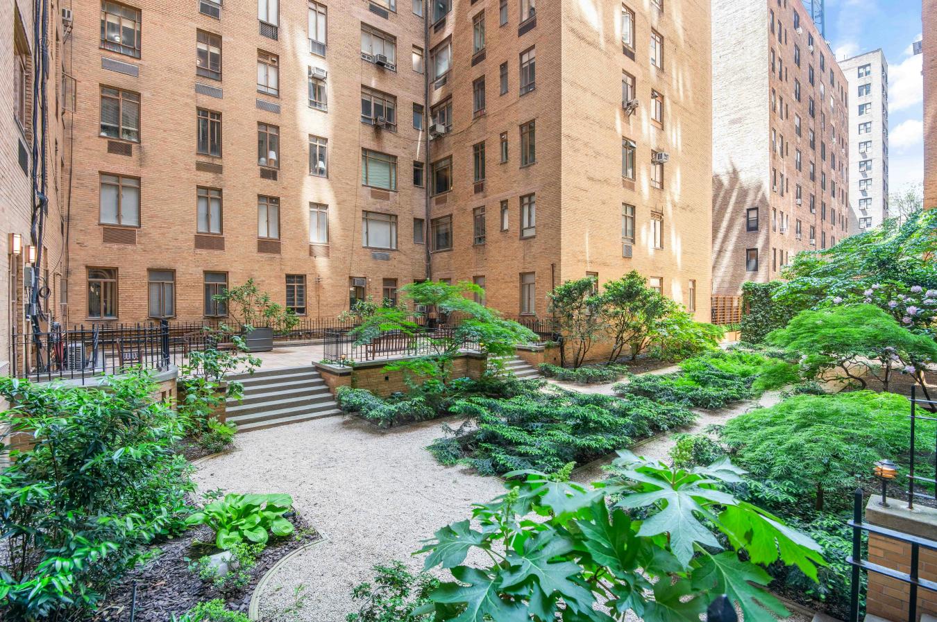 New York, New York, 10023, United States, 2 Bedrooms Bedrooms, ,2 BathroomsBathrooms,Residential,For Sale,2049630