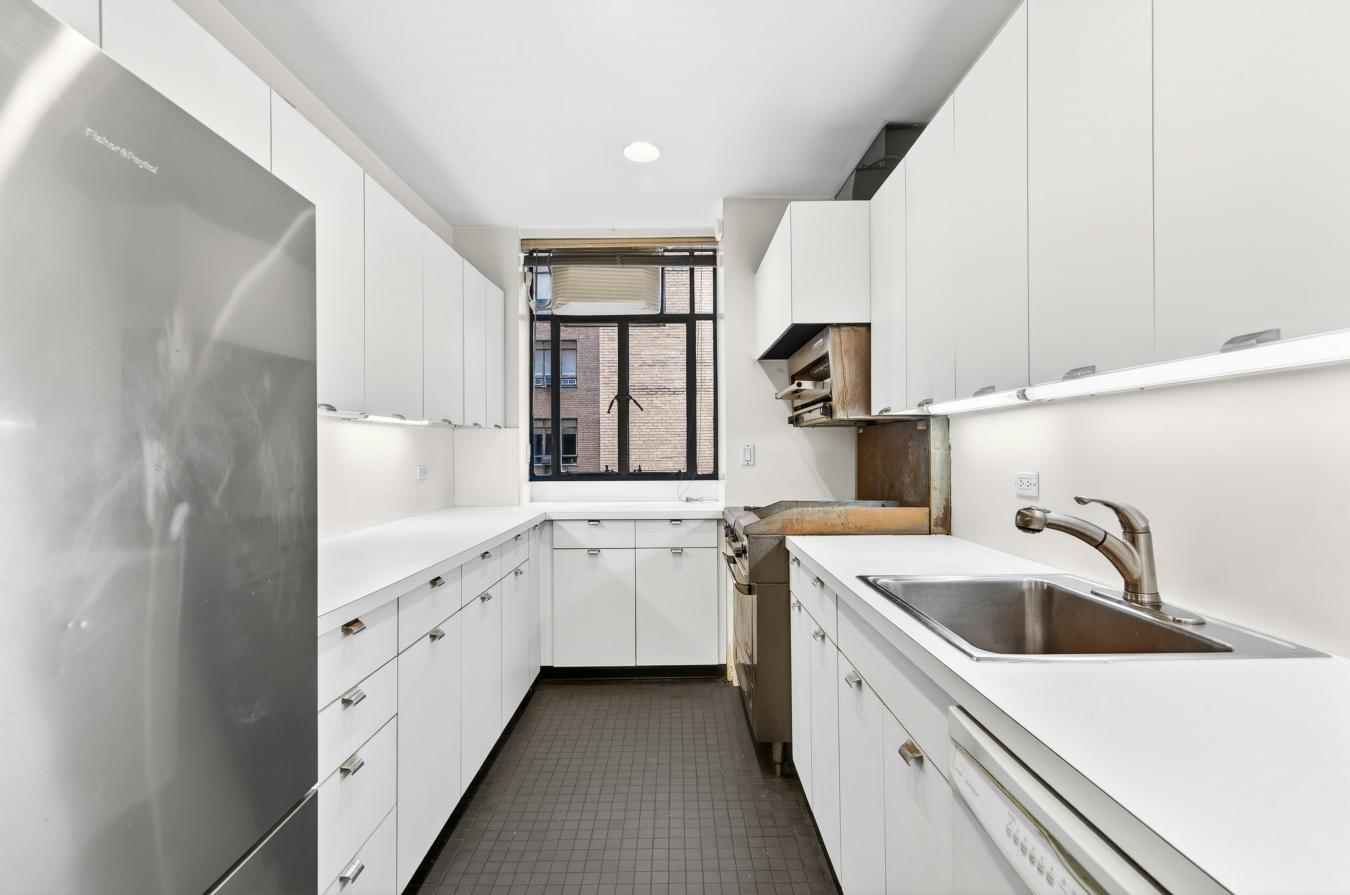 New York, New York, 10023, United States, 2 Bedrooms Bedrooms, ,2 BathroomsBathrooms,Residential,For Sale,2049630