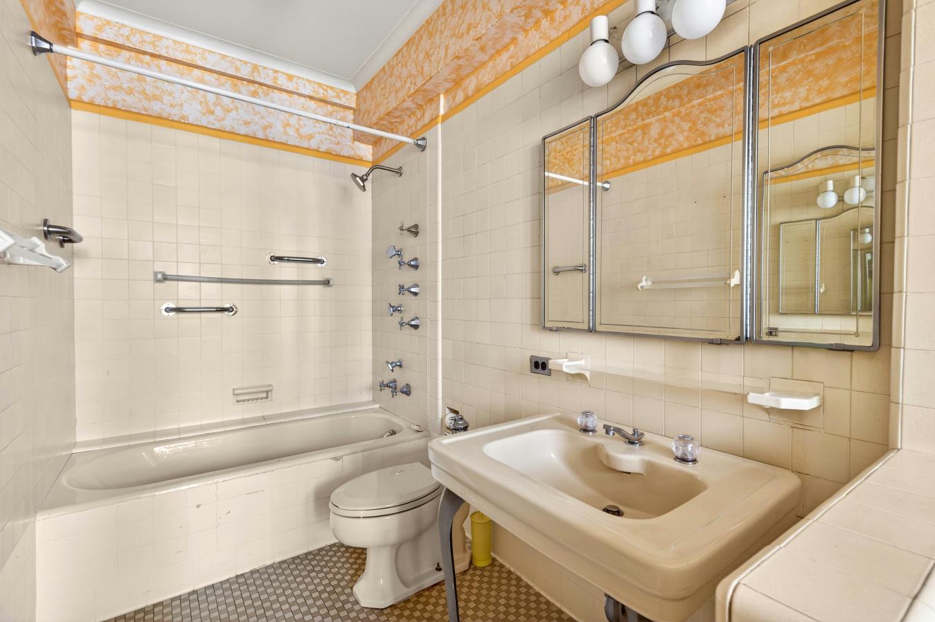 New York, New York, 10023, United States, 2 Bedrooms Bedrooms, ,2 BathroomsBathrooms,Residential,For Sale,2049630