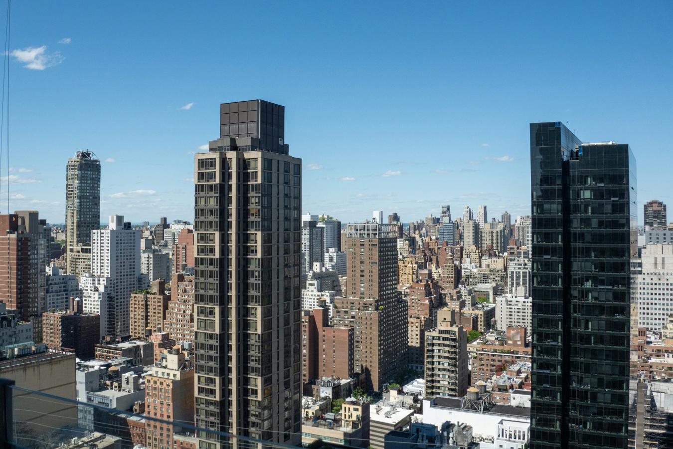 New York, New York, 10022, United States, 4 Bedrooms Bedrooms, ,2 BathroomsBathrooms,Residential,For Sale,2049629