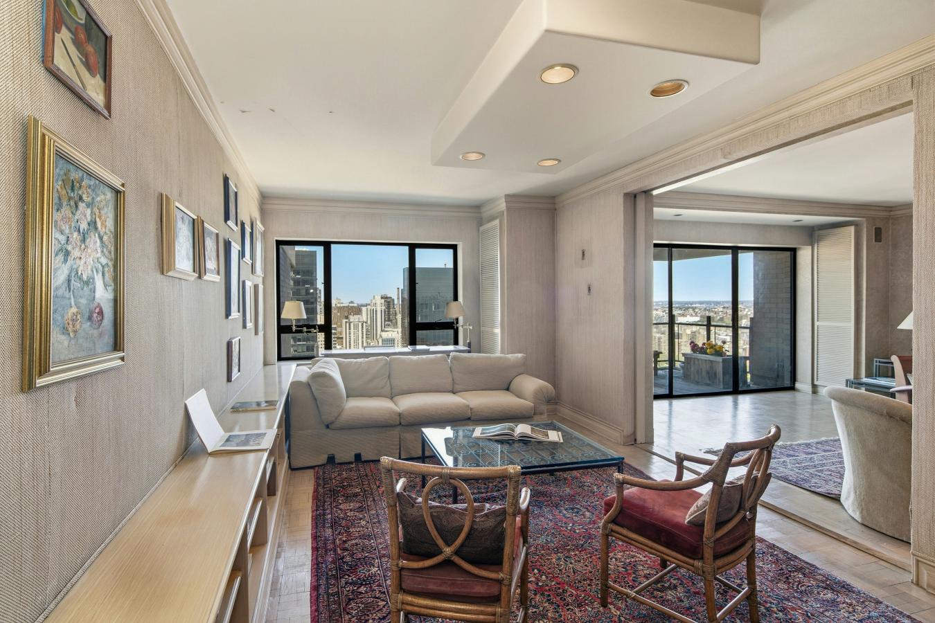 New York, New York, 10022, United States, 4 Bedrooms Bedrooms, ,2 BathroomsBathrooms,Residential,For Sale,2049629