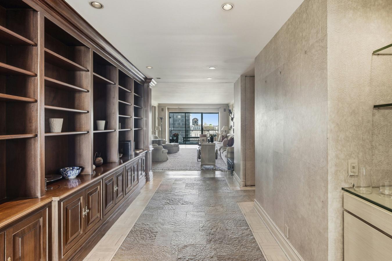 New York, New York, 10022, United States, 4 Bedrooms Bedrooms, ,2 BathroomsBathrooms,Residential,For Sale,2049629