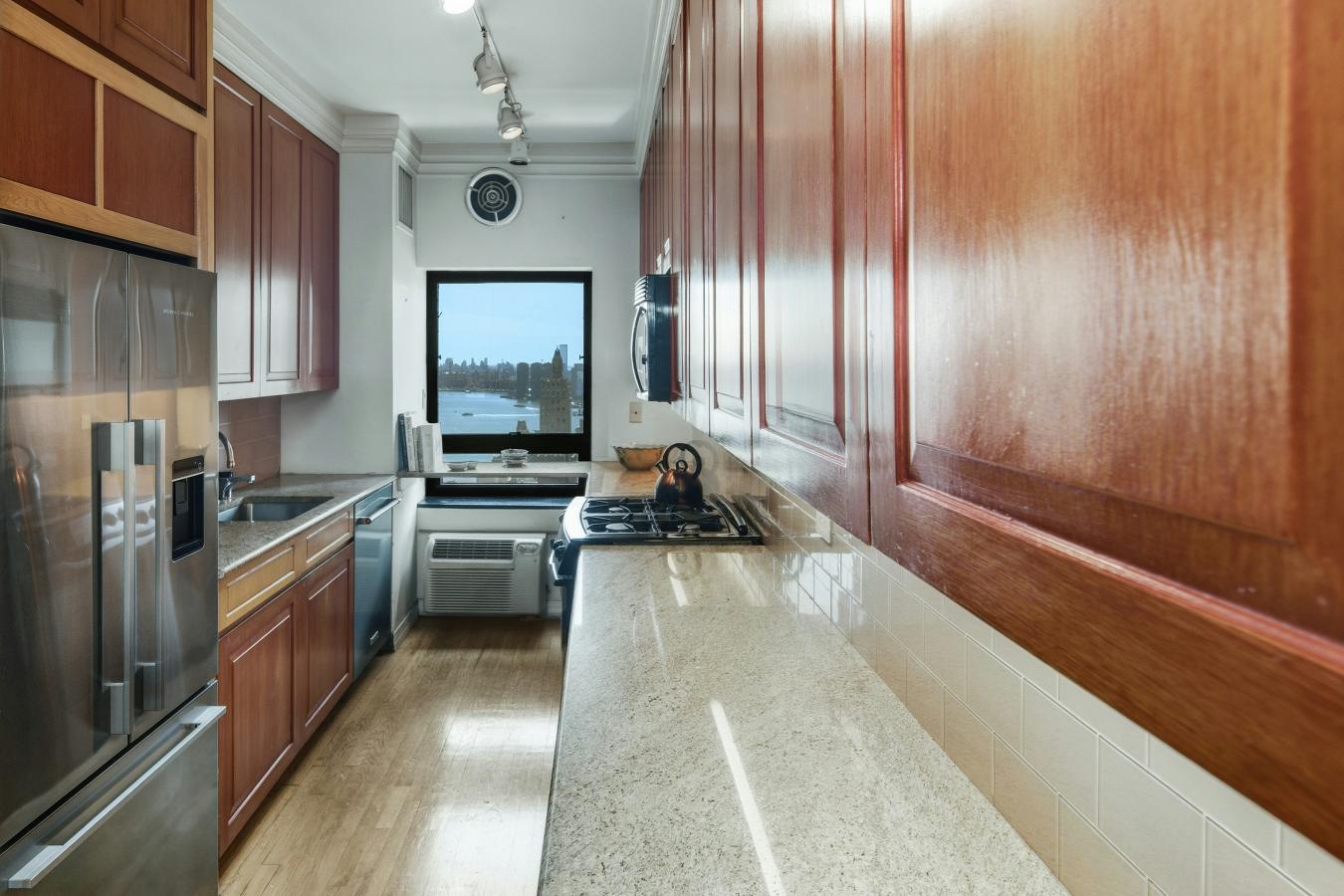 New York, New York, 10022, United States, 4 Bedrooms Bedrooms, ,2 BathroomsBathrooms,Residential,For Sale,2049629