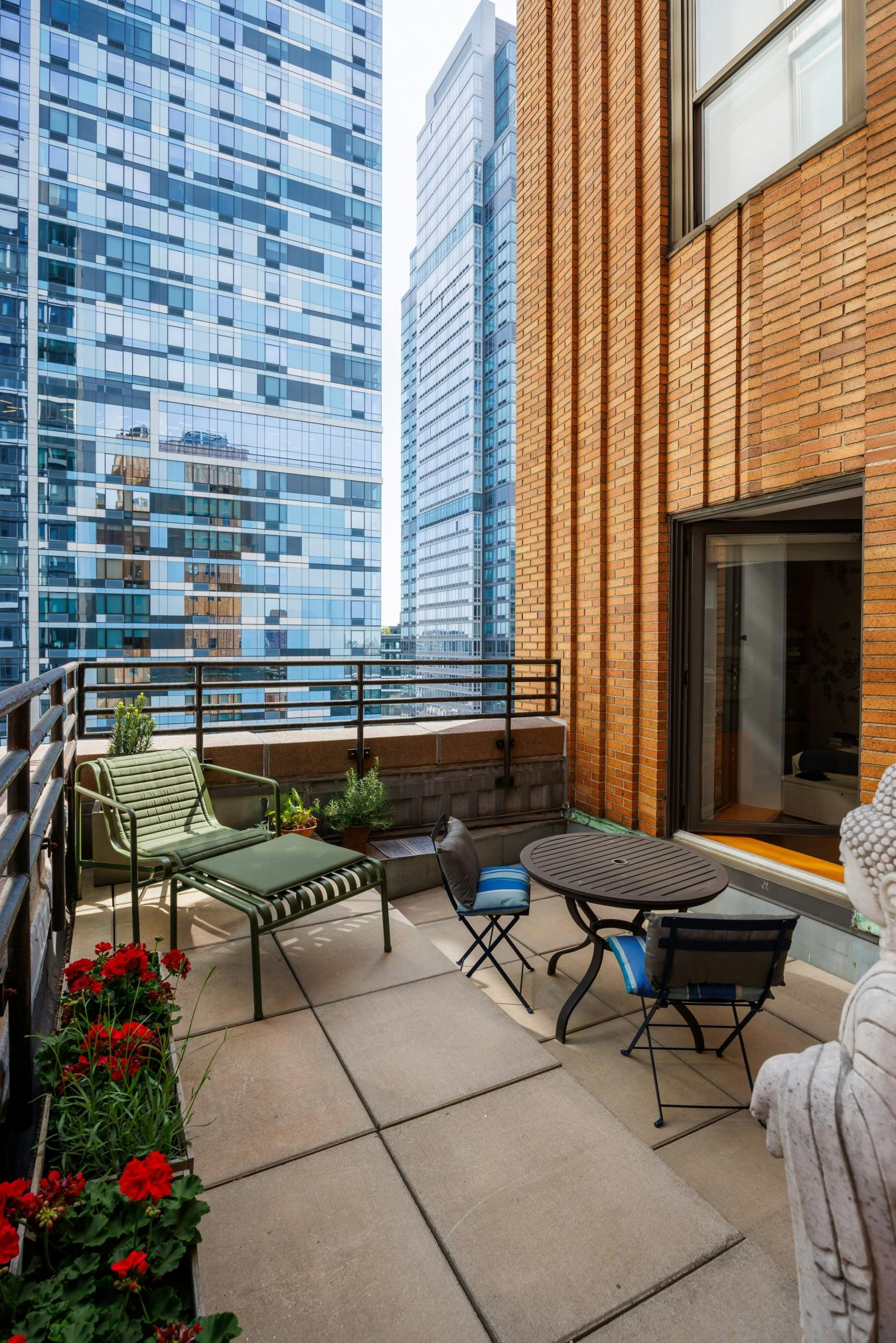 Downtown Brooklyn, New York, 11201, United States, 3 Bedrooms Bedrooms, ,2 BathroomsBathrooms,Residential,For Sale,2049624