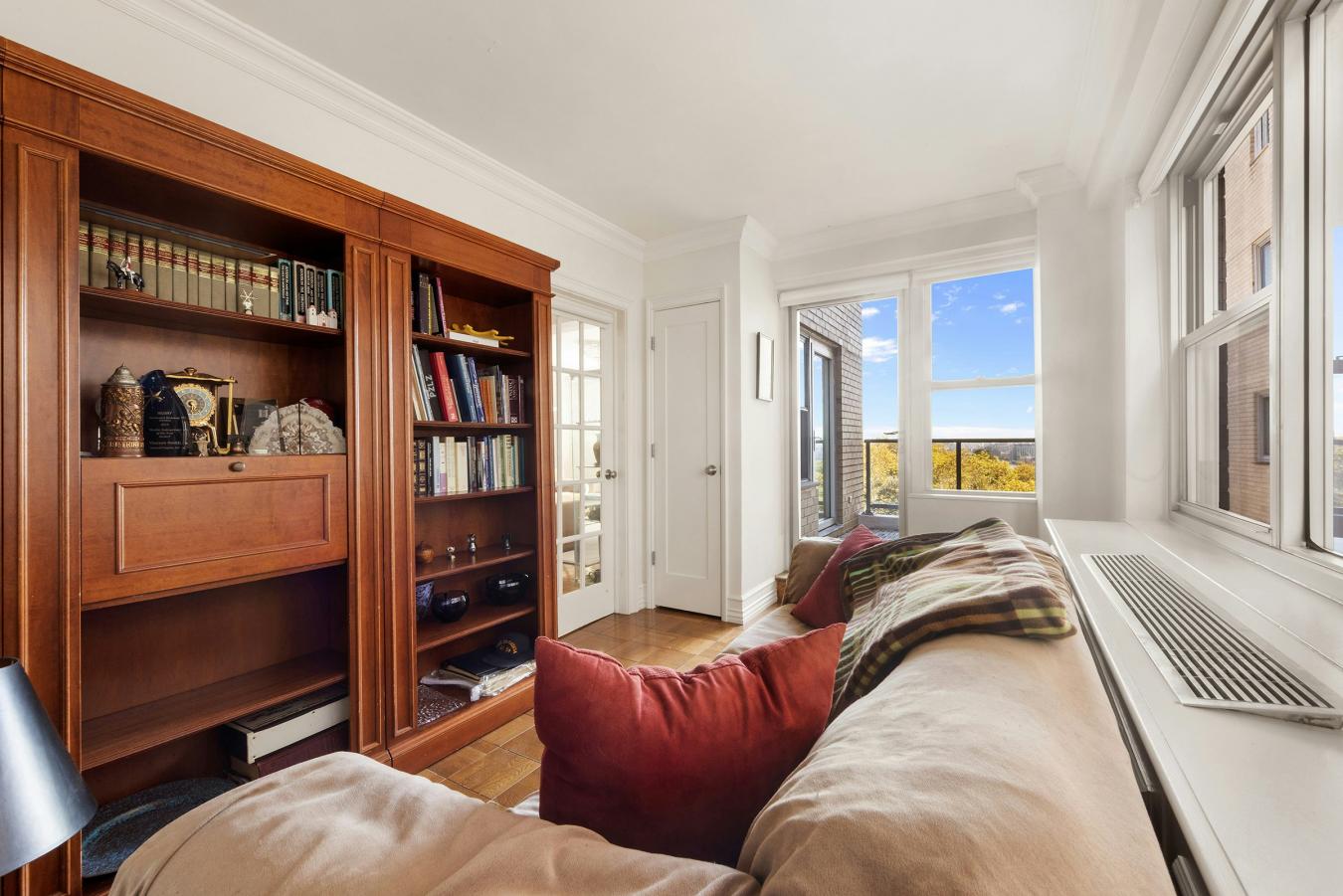 New York, New York, 10028, United States, 3 Bedrooms Bedrooms, ,2 BathroomsBathrooms,Residential,For Sale,2049622