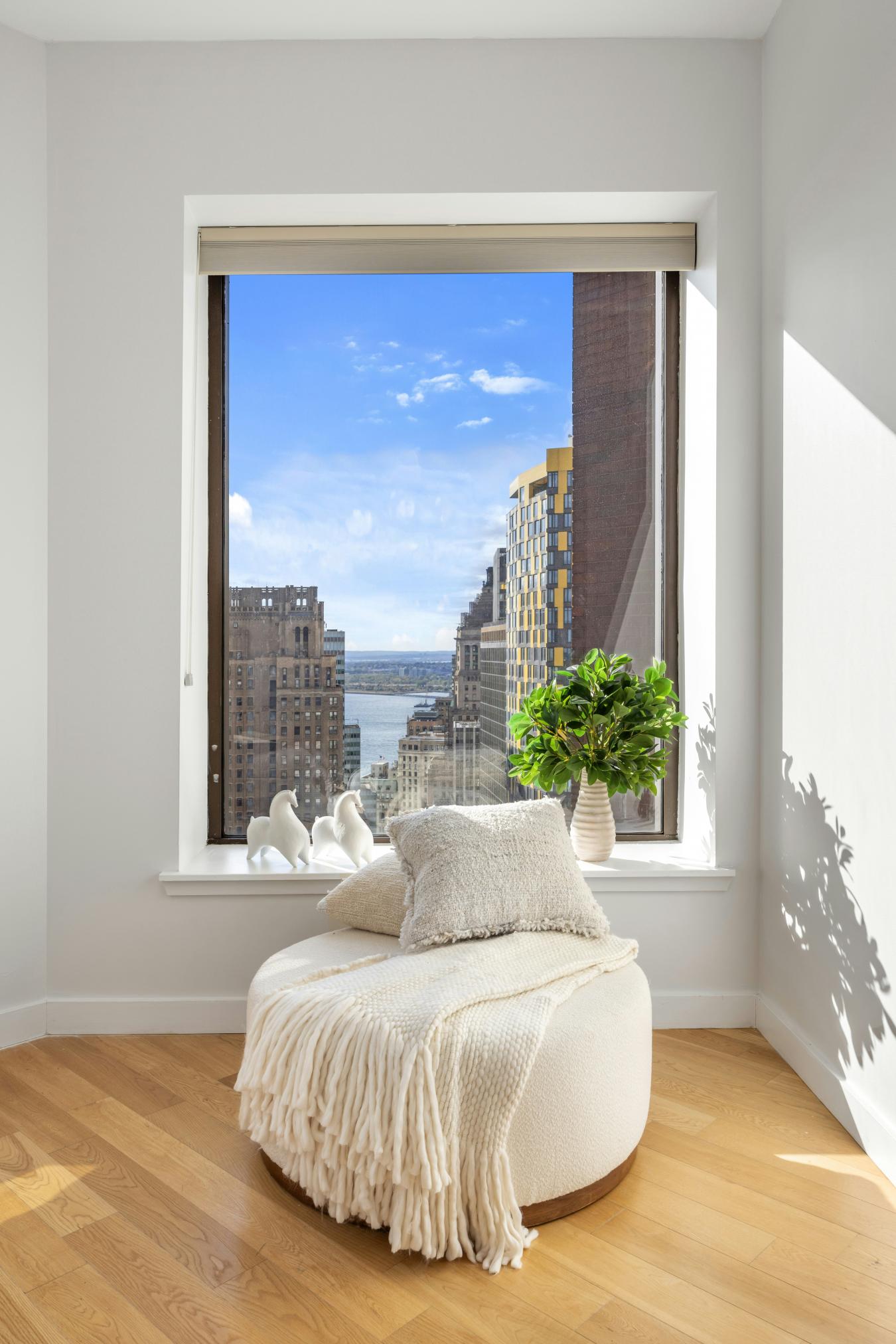 Financial District, New York, 10005, United States, 2 Bedrooms Bedrooms, ,3 BathroomsBathrooms,Residential,For Sale,2049621