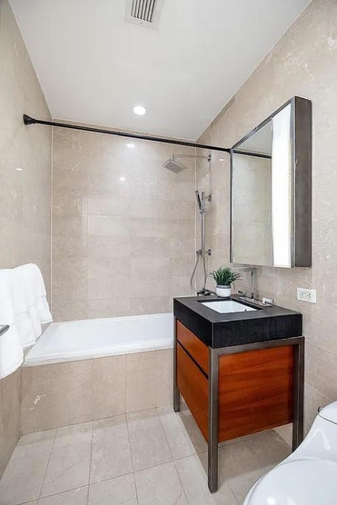 Financial District, New York, 10005, United States, 2 Bedrooms Bedrooms, ,3 BathroomsBathrooms,Residential,For Sale,2049621
