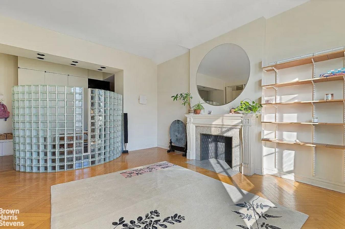 New York, New York, 10024, United States, 2 Bedrooms Bedrooms, ,2 BathroomsBathrooms,Residential,For Sale,2049620