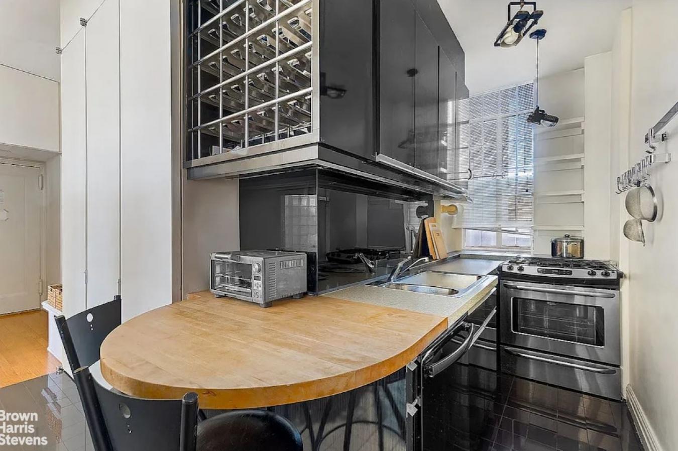 New York, New York, 10024, United States, 2 Bedrooms Bedrooms, ,2 BathroomsBathrooms,Residential,For Sale,2049620