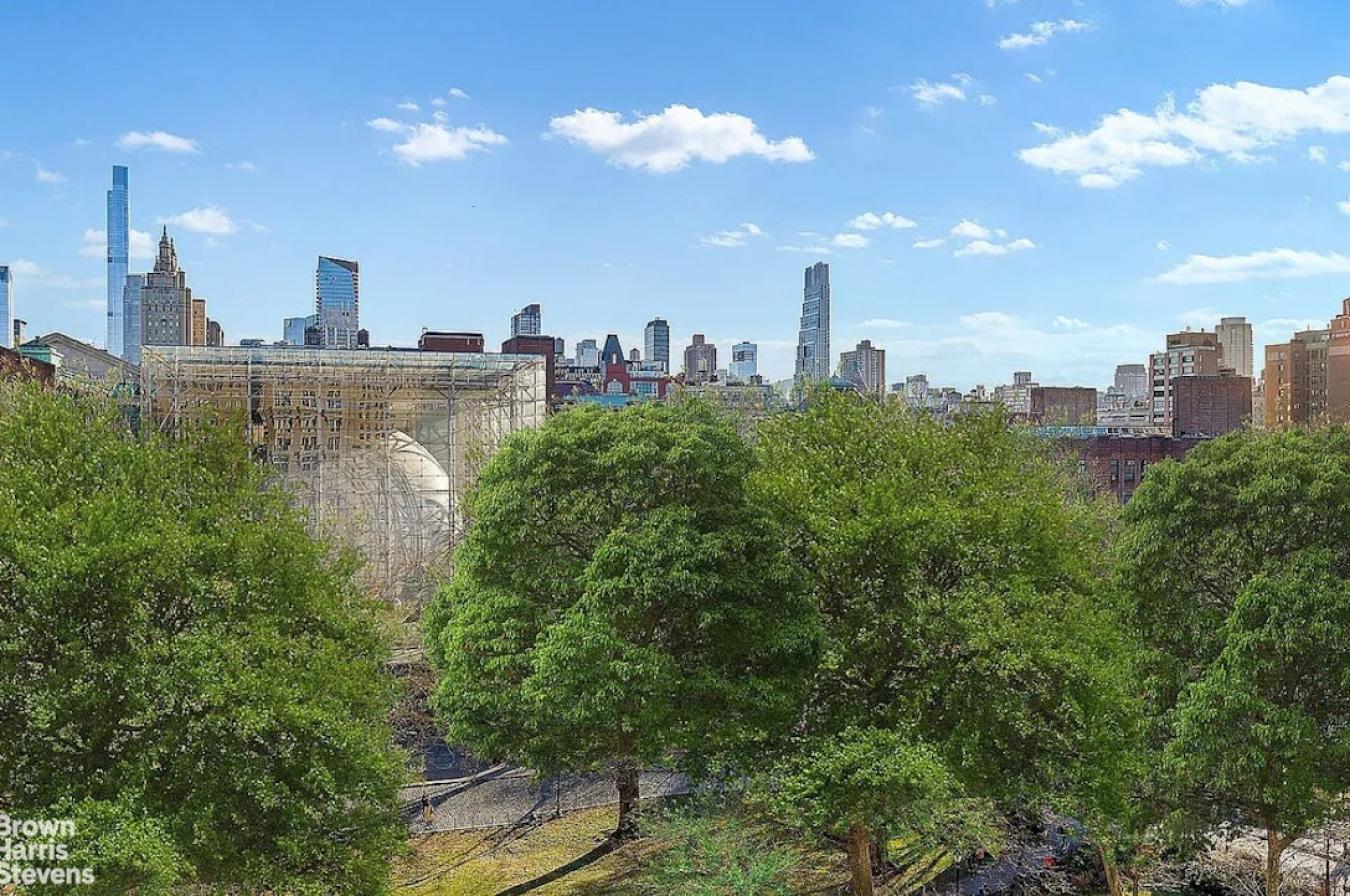 New York, New York, 10024, United States, 2 Bedrooms Bedrooms, ,2 BathroomsBathrooms,Residential,For Sale,2049620