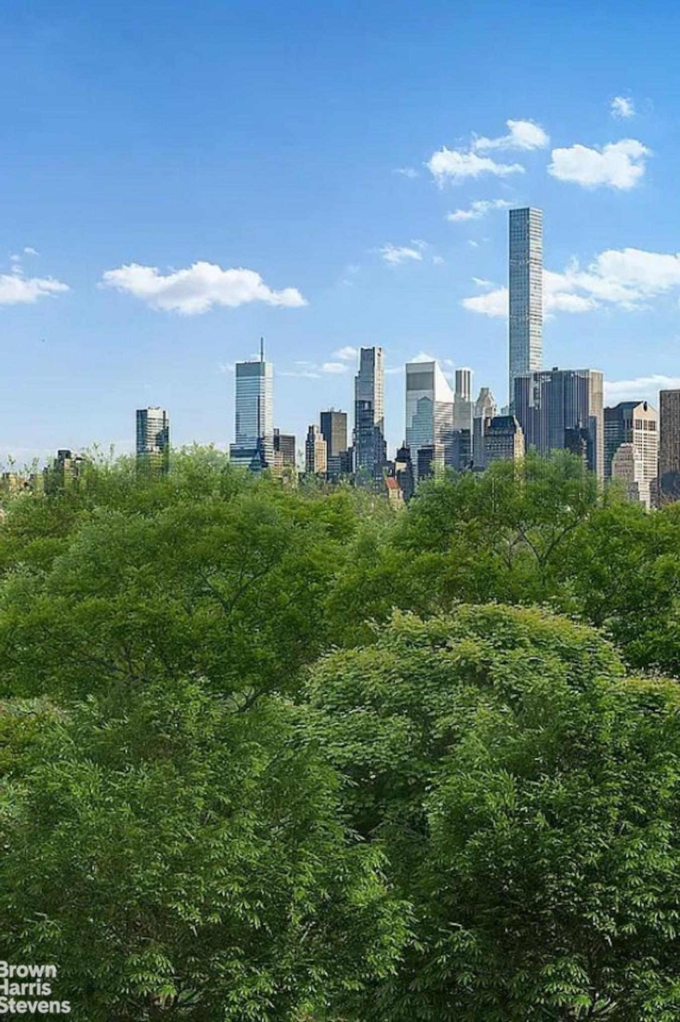 New York, New York, 10024, United States, 2 Bedrooms Bedrooms, ,2 BathroomsBathrooms,Residential,For Sale,2049620