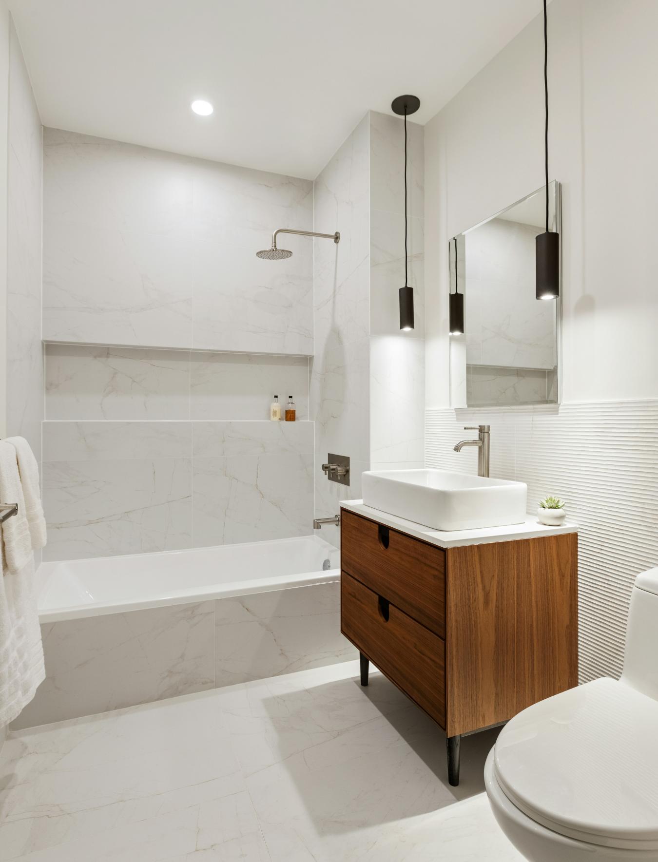 Greenpoint, New York, 11222, United States, 3 Bedrooms Bedrooms, ,2 BathroomsBathrooms,Residential,For Sale,2049618