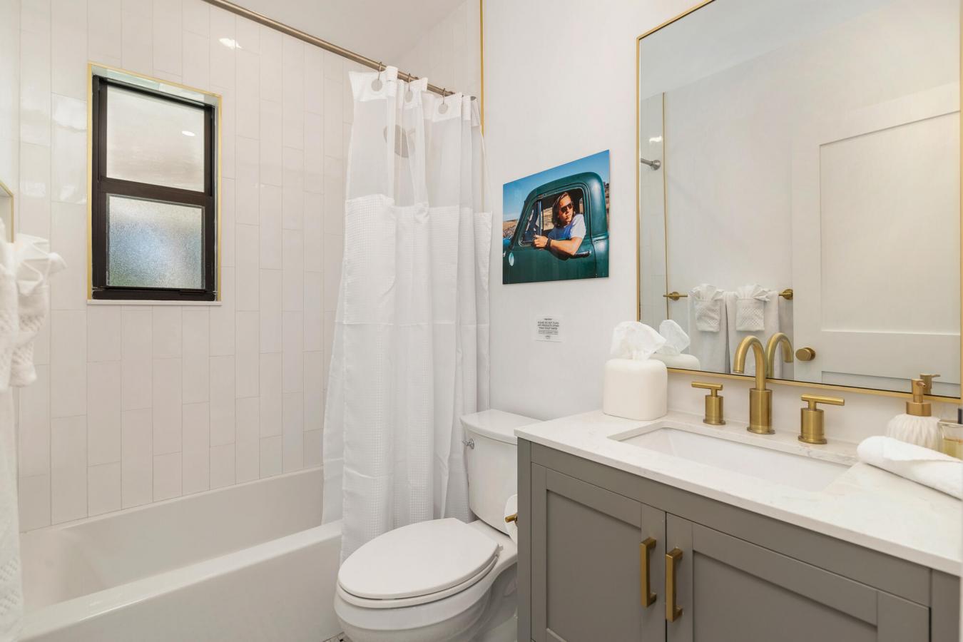 West Palm Beach, Florida, 33405, United States, 3 Bedrooms Bedrooms, ,2 BathroomsBathrooms,Residential,For Sale,2049614