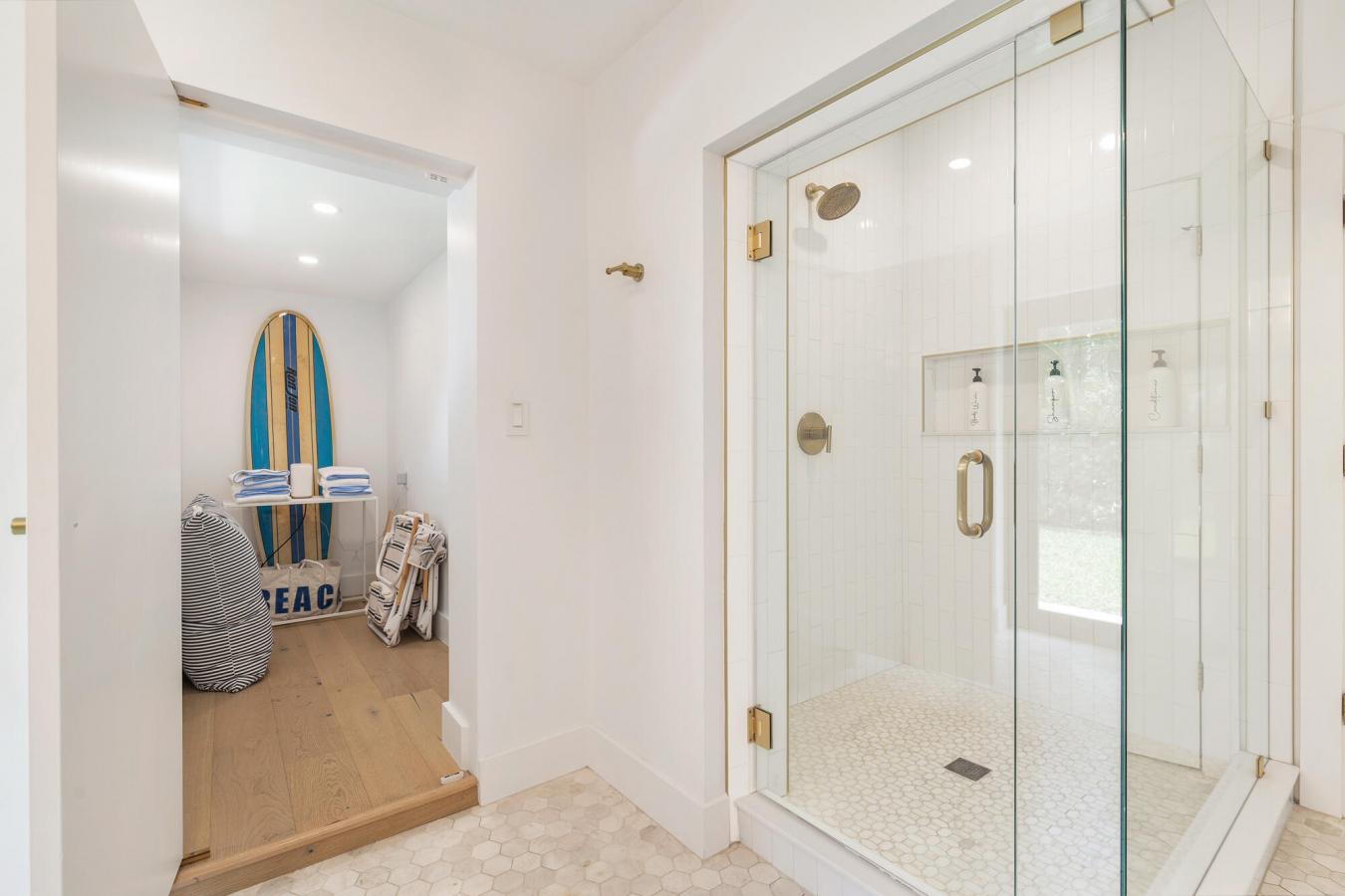 West Palm Beach, Florida, 33405, United States, 3 Bedrooms Bedrooms, ,2 BathroomsBathrooms,Residential,For Sale,2049614