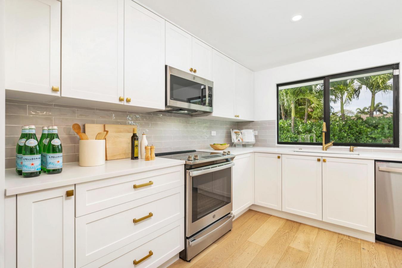 West Palm Beach, Florida, 33405, United States, 3 Bedrooms Bedrooms, ,2 BathroomsBathrooms,Residential,For Sale,2049614
