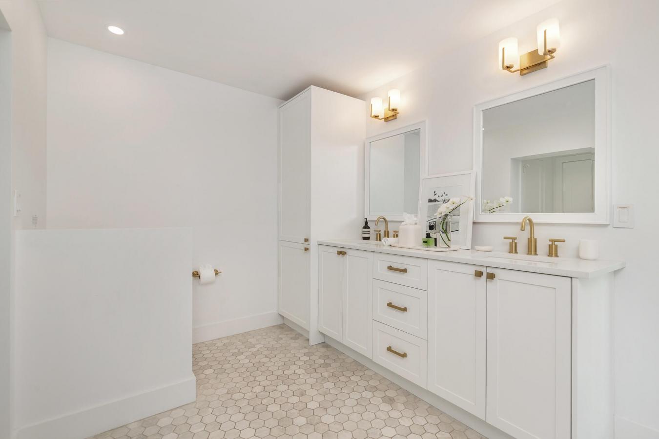 West Palm Beach, Florida, 33405, United States, 3 Bedrooms Bedrooms, ,2 BathroomsBathrooms,Residential,For Sale,2049614