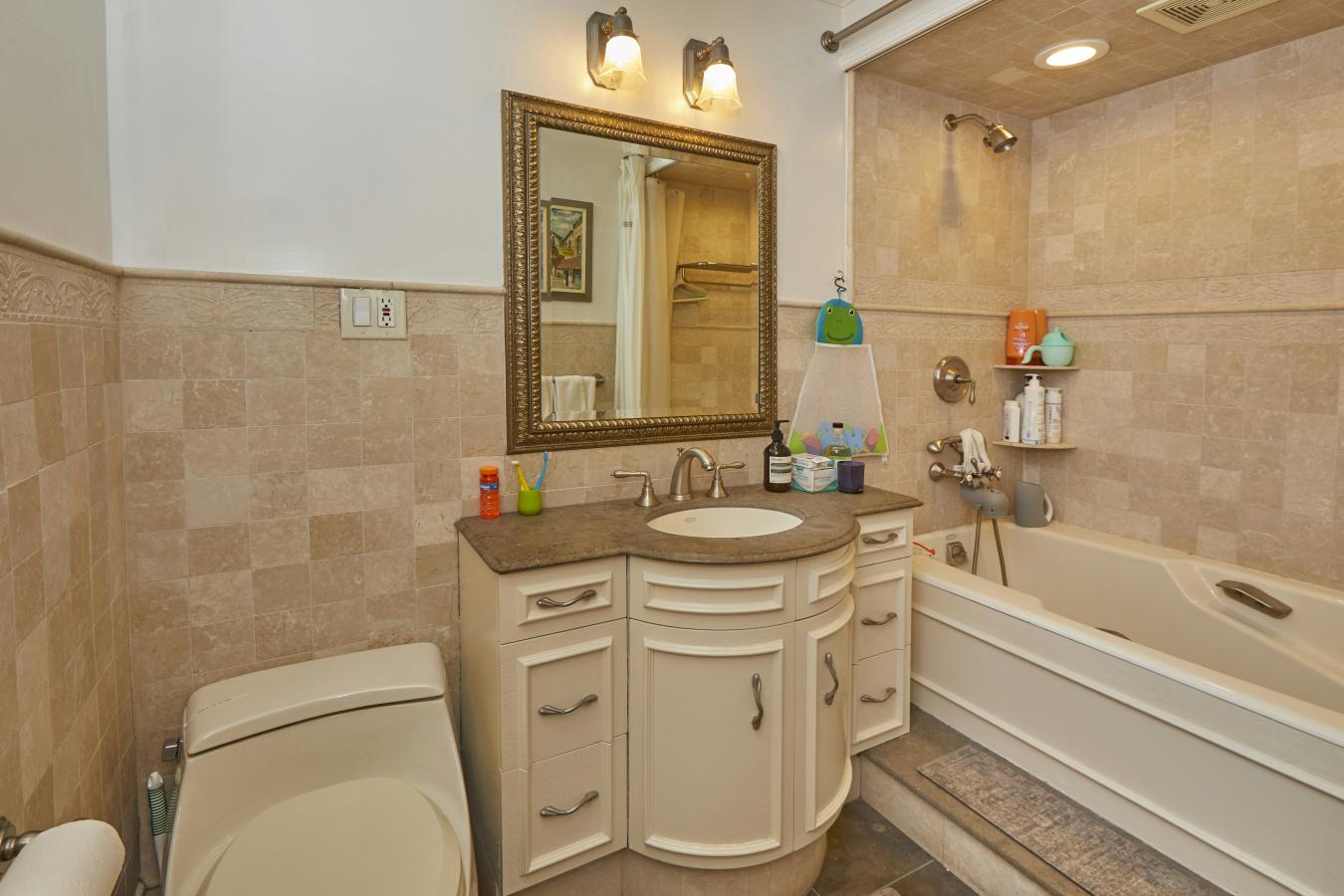 New York, New York, 10128, United States, 2 Bedrooms Bedrooms, ,2 BathroomsBathrooms,Residential,For Sale,2049613