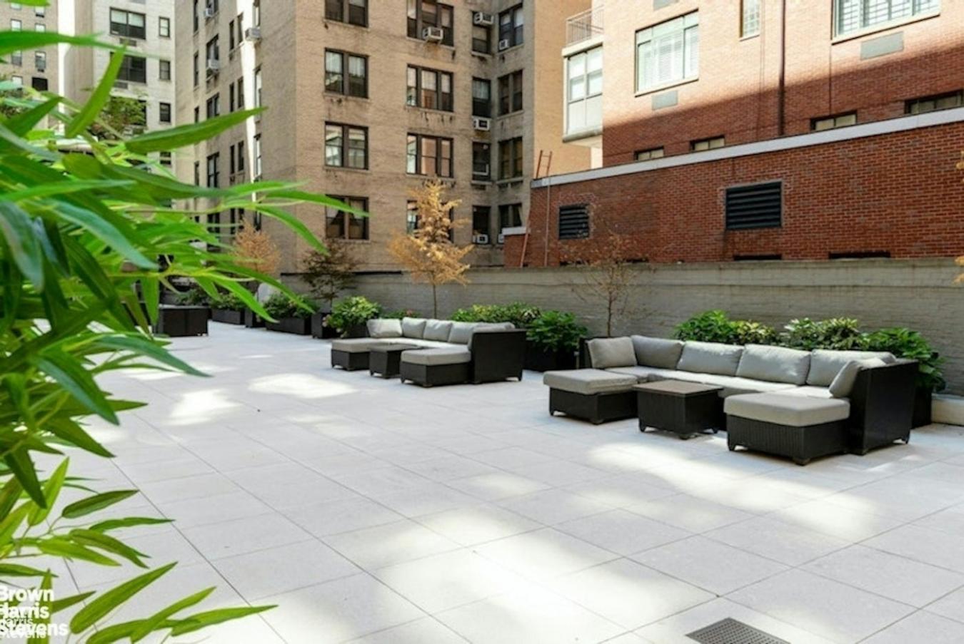 New York, New York, 10128, United States, 2 Bedrooms Bedrooms, ,2 BathroomsBathrooms,Residential,For Sale,2049613