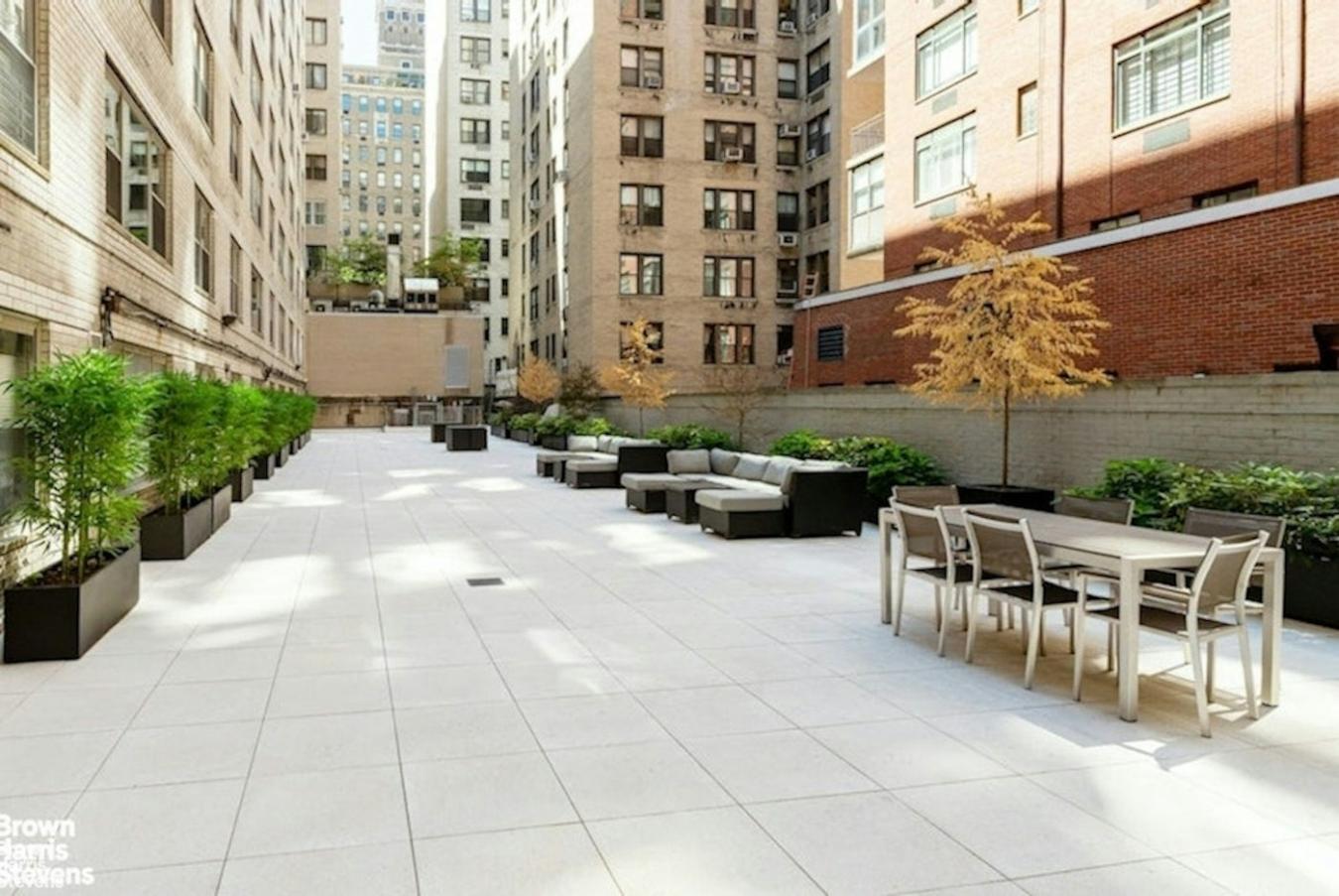 New York, New York, 10128, United States, 2 Bedrooms Bedrooms, ,2 BathroomsBathrooms,Residential,For Sale,2049613
