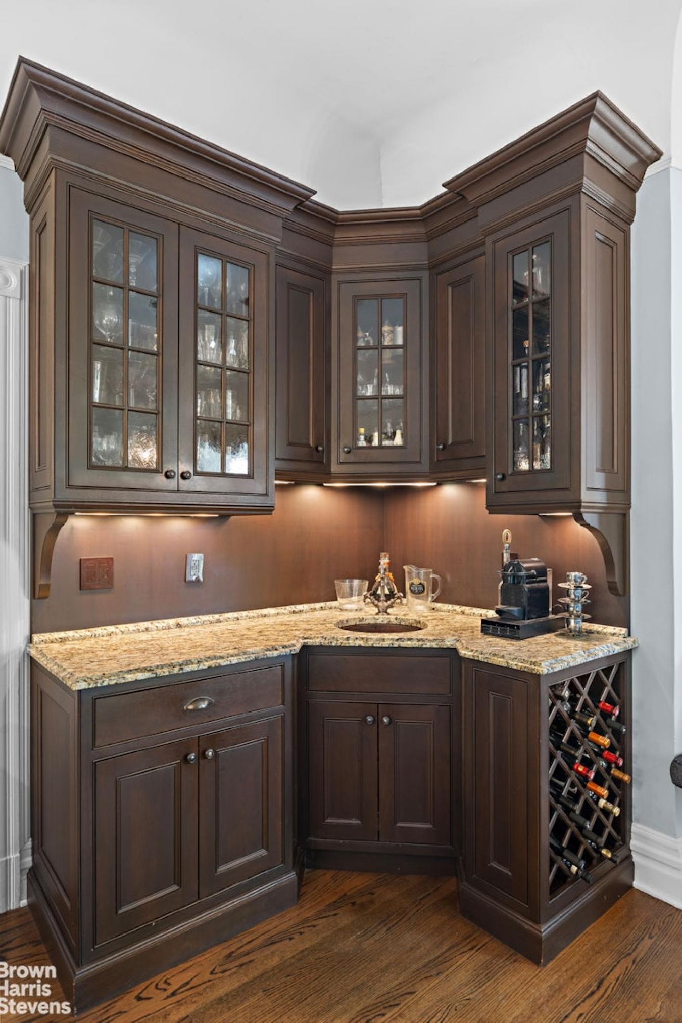 Rutherford, New Jersey, 07070, United States, 6 Bedrooms Bedrooms, ,3 BathroomsBathrooms,Residential,For Sale,2049612