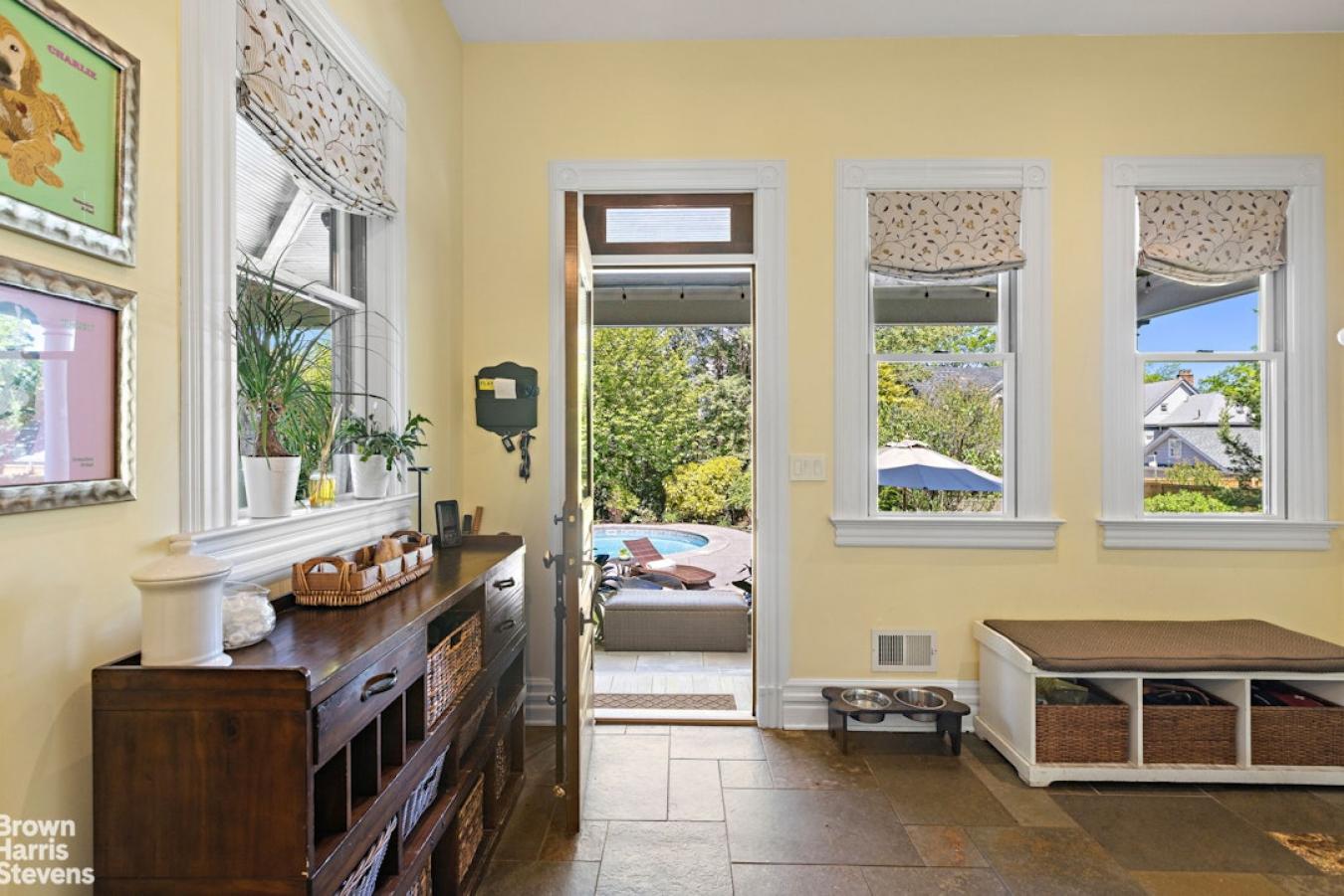Rutherford, New Jersey, 07070, United States, 6 Bedrooms Bedrooms, ,3 BathroomsBathrooms,Residential,For Sale,2049612
