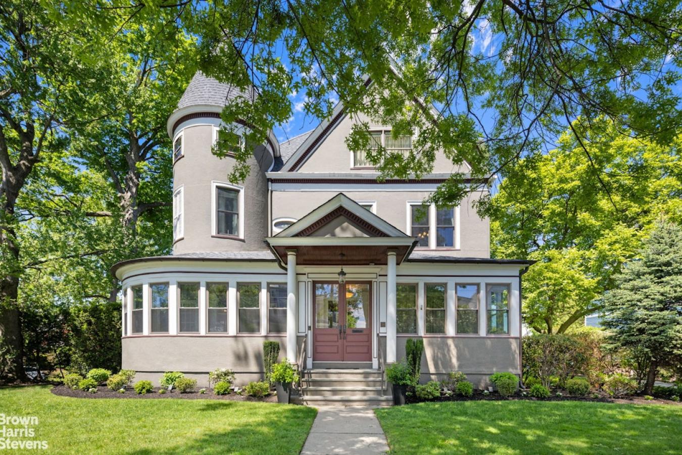 Rutherford, New Jersey, 07070, United States, 6 Bedrooms Bedrooms, ,3 BathroomsBathrooms,Residential,For Sale,2049612