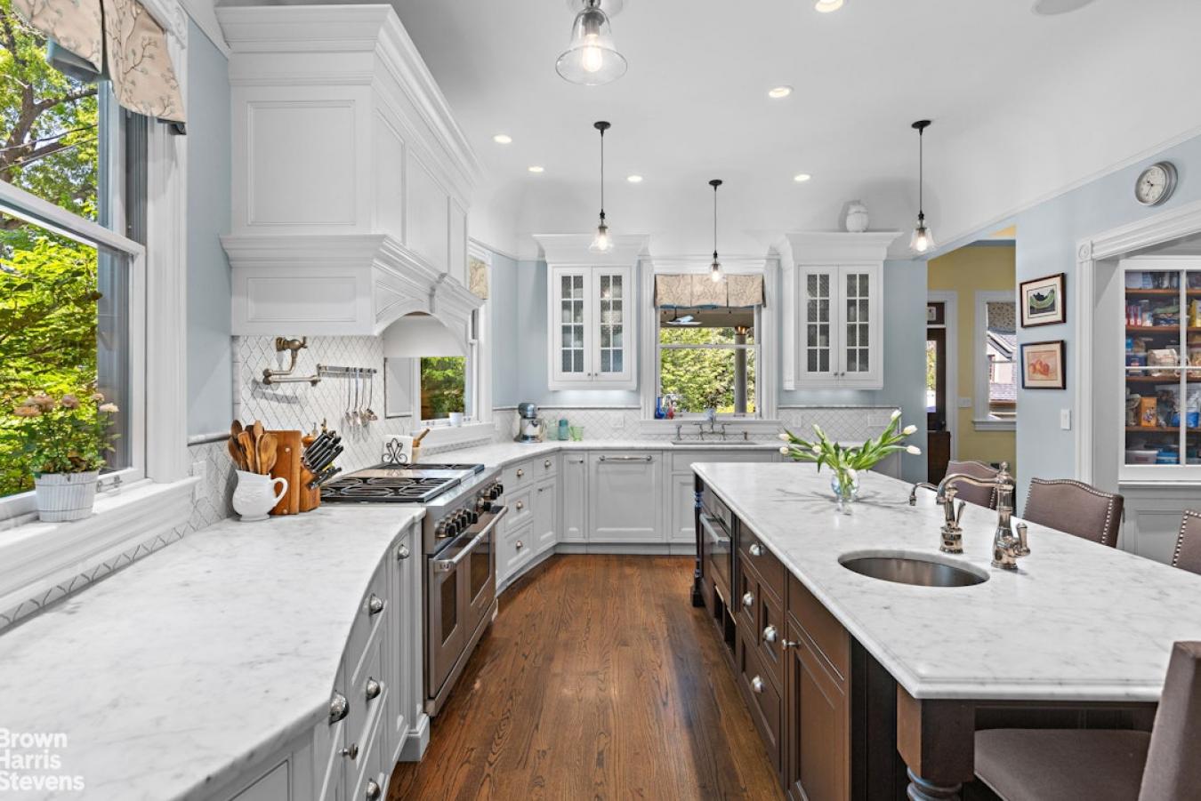 Rutherford, New Jersey, 07070, United States, 6 Bedrooms Bedrooms, ,3 BathroomsBathrooms,Residential,For Sale,2049612
