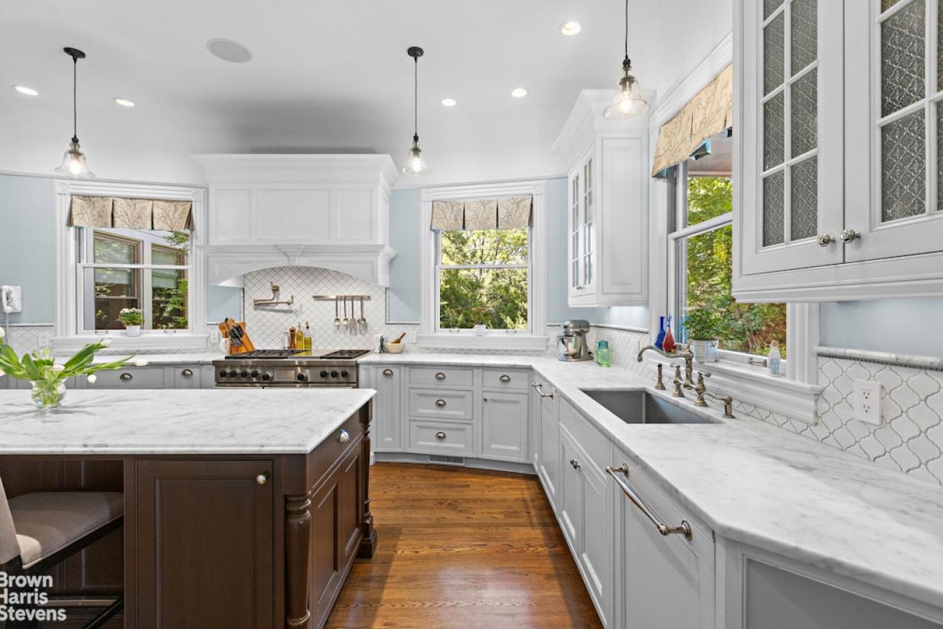 Rutherford, New Jersey, 07070, United States, 6 Bedrooms Bedrooms, ,3 BathroomsBathrooms,Residential,For Sale,2049612