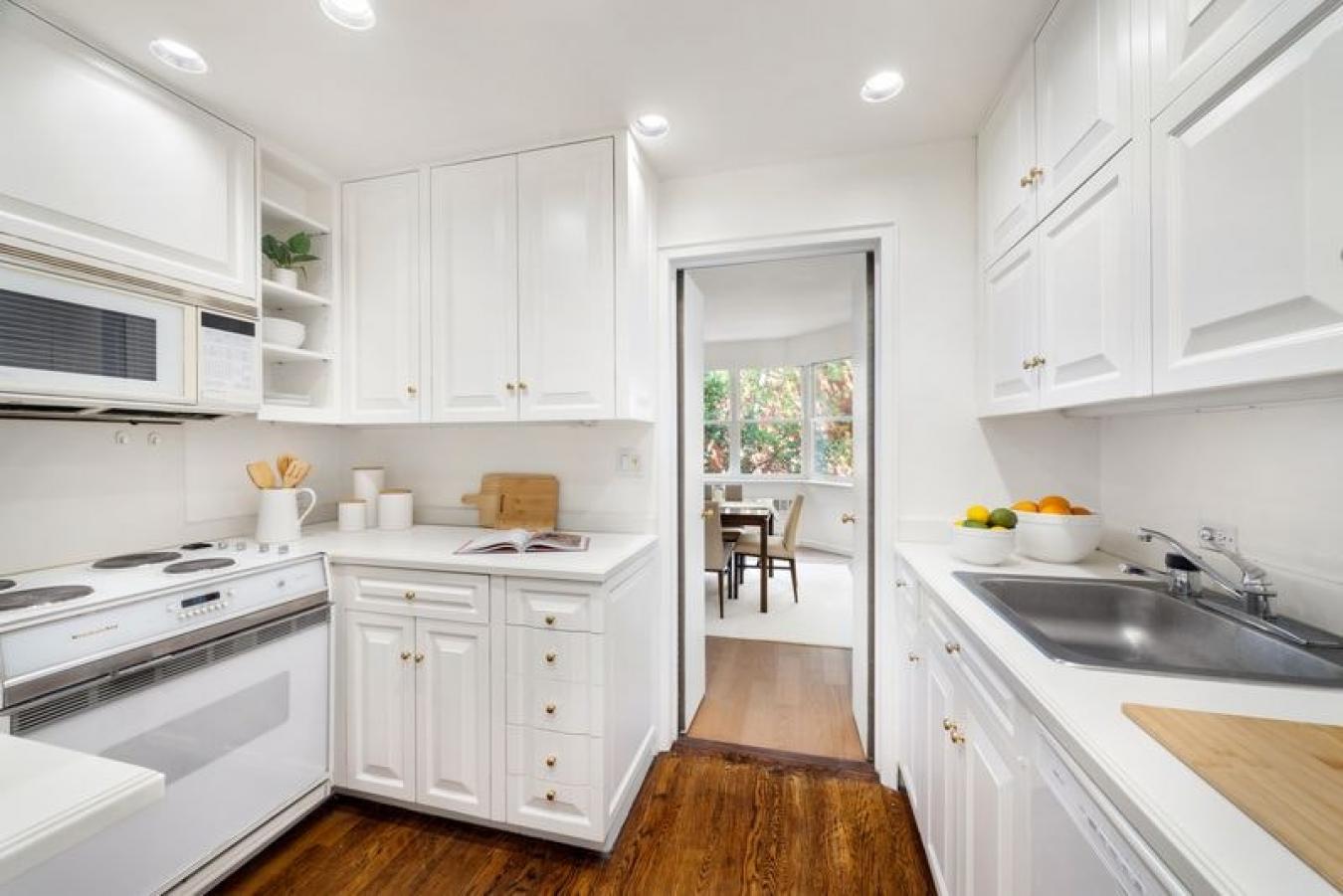 New York, New York, 10065, United States, 2 Bedrooms Bedrooms, ,2 BathroomsBathrooms,Residential,For Sale,2049606