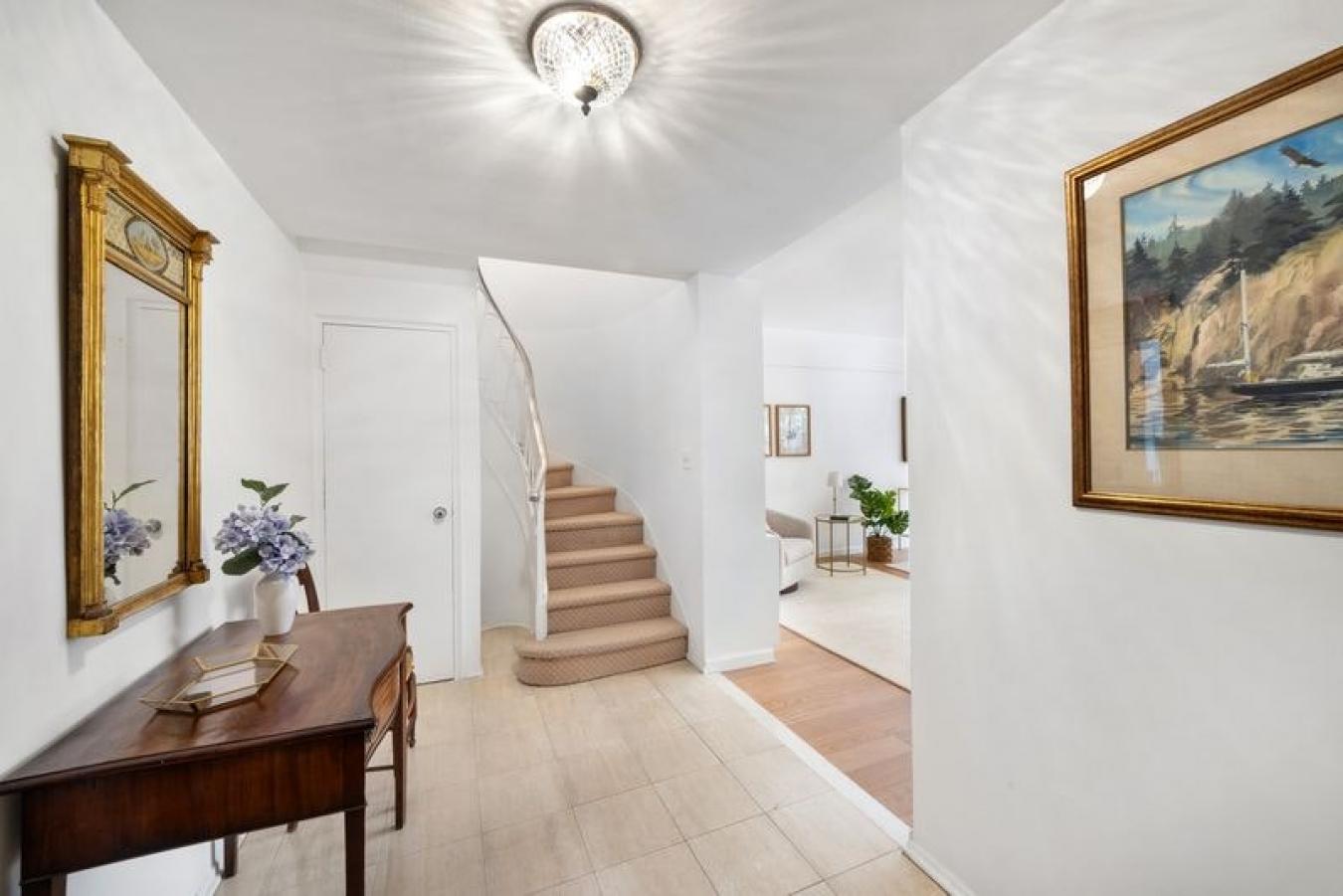 New York, New York, 10065, United States, 2 Bedrooms Bedrooms, ,2 BathroomsBathrooms,Residential,For Sale,2049606